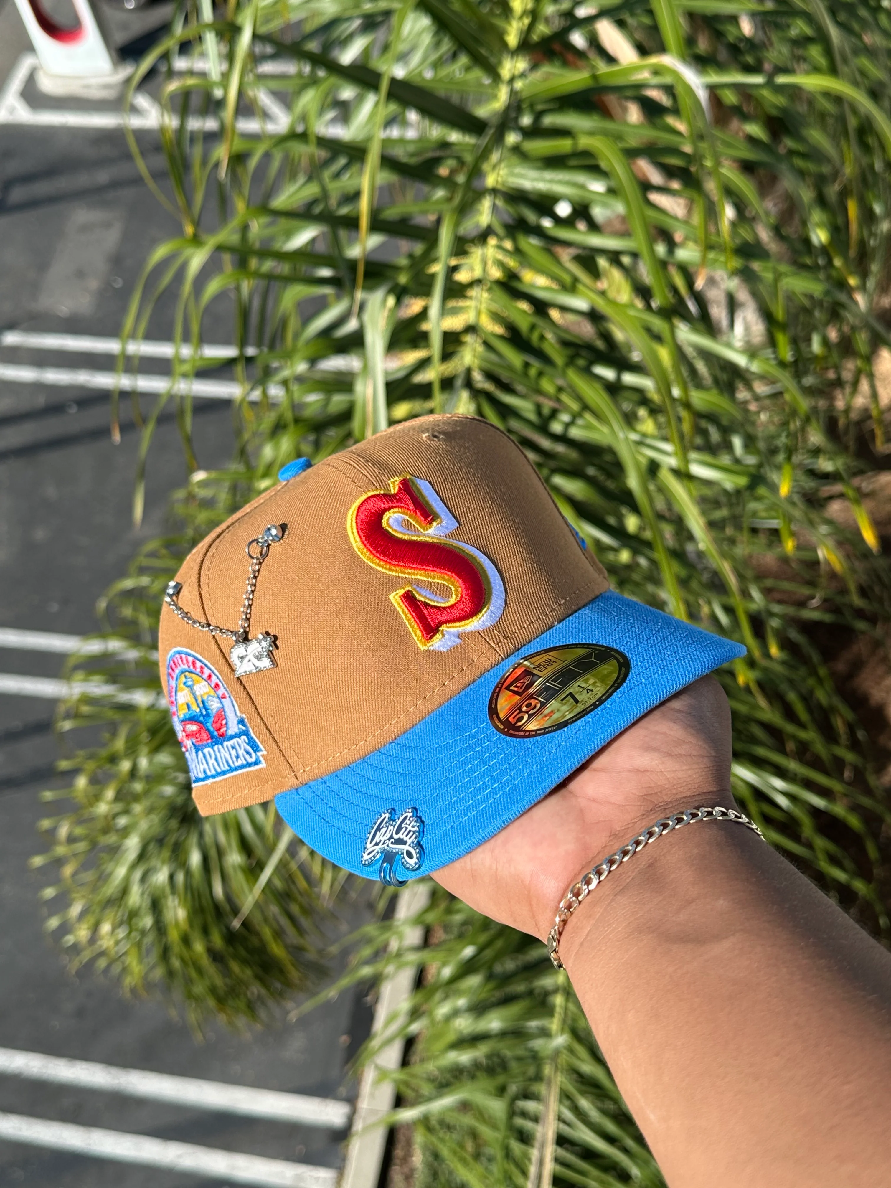 NEW ERA EXCLUSIVE 59FIFTY KHAKI/SKY BLUE SEATTLE MARINERS W/ 30TH ANNIVERSARY PATCH - Image 4