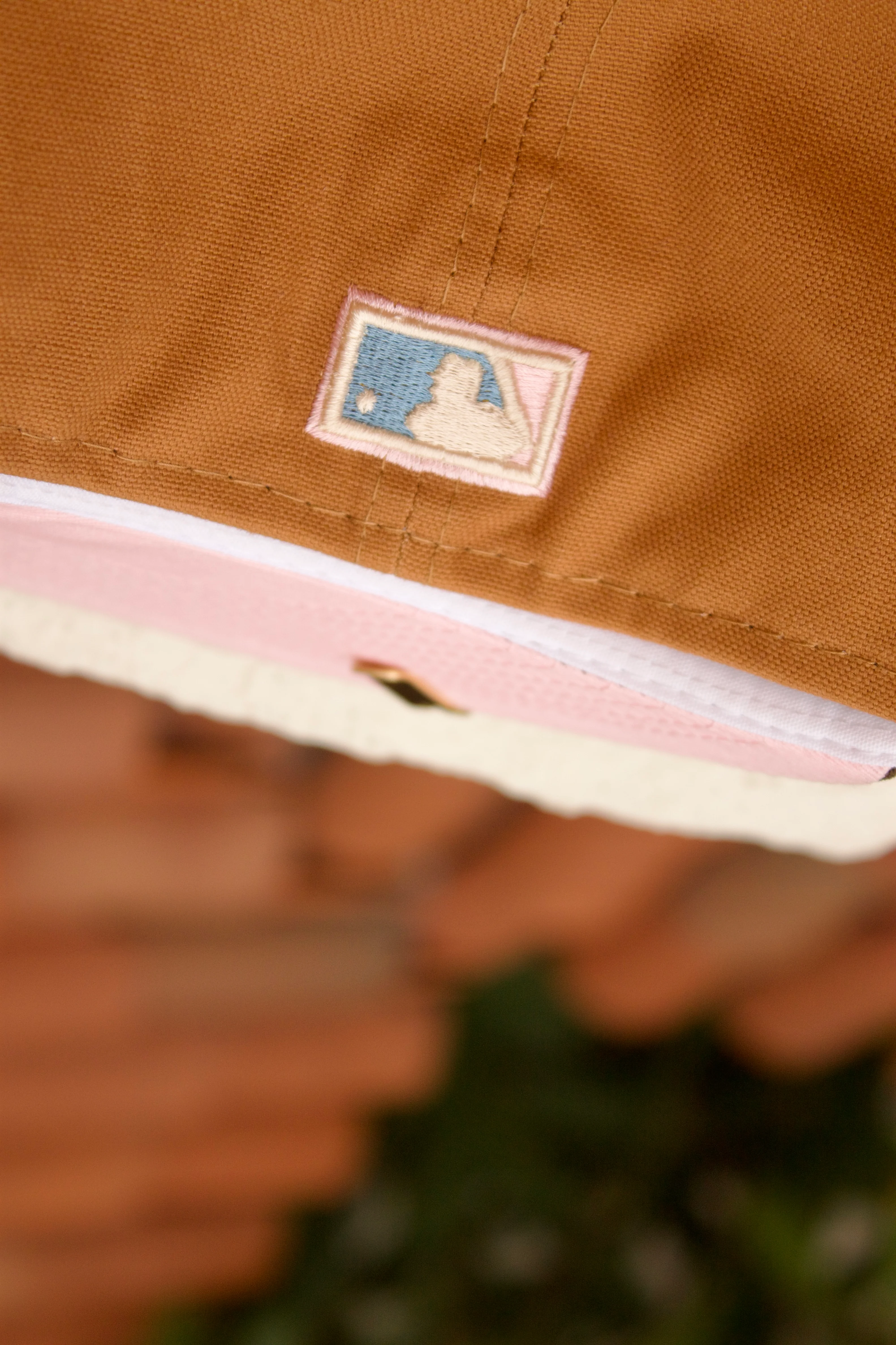 NEW ERA EXCLUSIVE 59FIFTY TAN/WALNUT LOS ANGELES DOGERS W/ 50TH ANNIVERSARY PATCH - Image 3