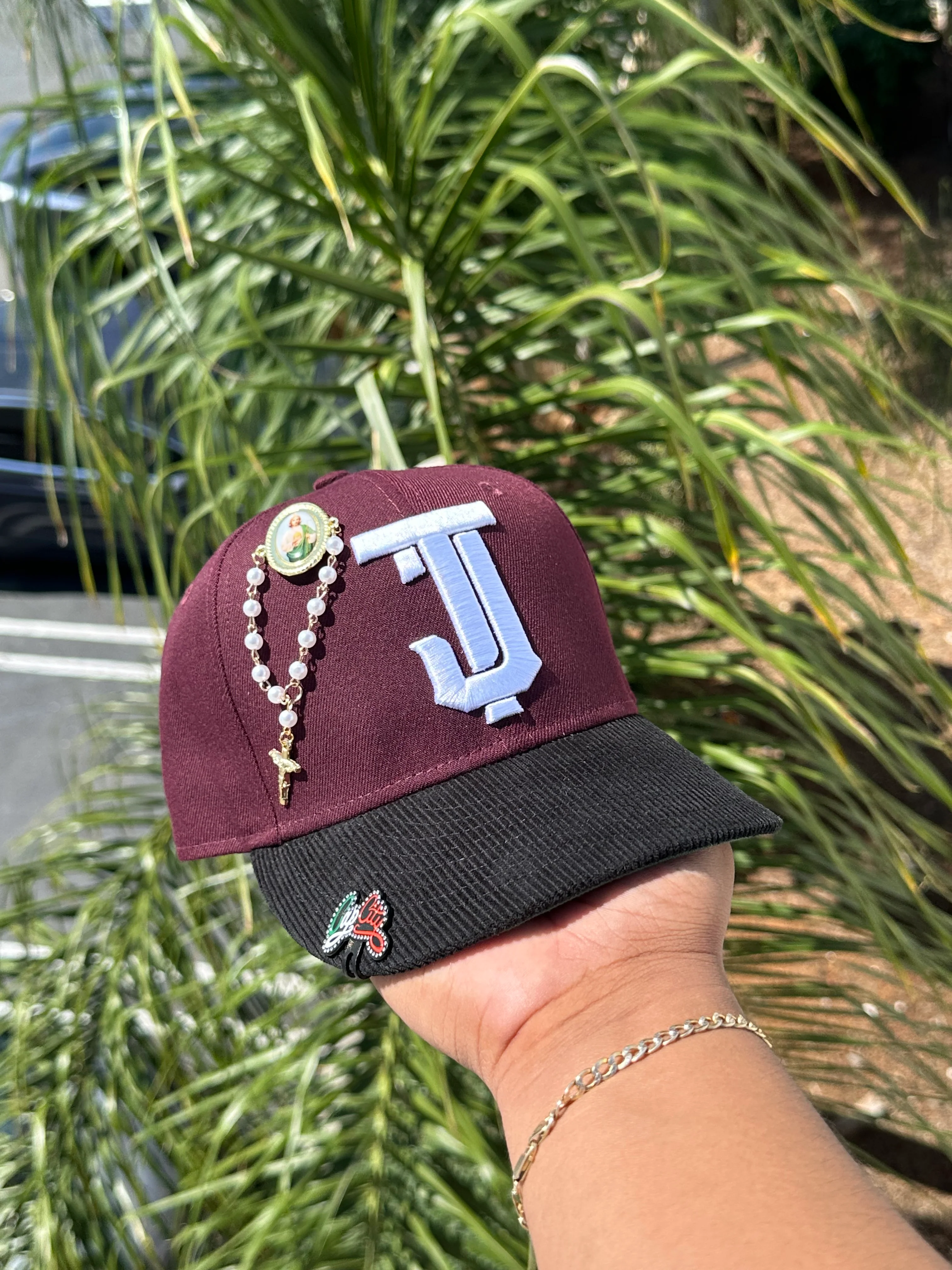 NEW ERA EXCLUSIVE 59FIFTY BURGUNDY/CORDUROY TOROS DE TIJUANA TWO TONE - Image 4