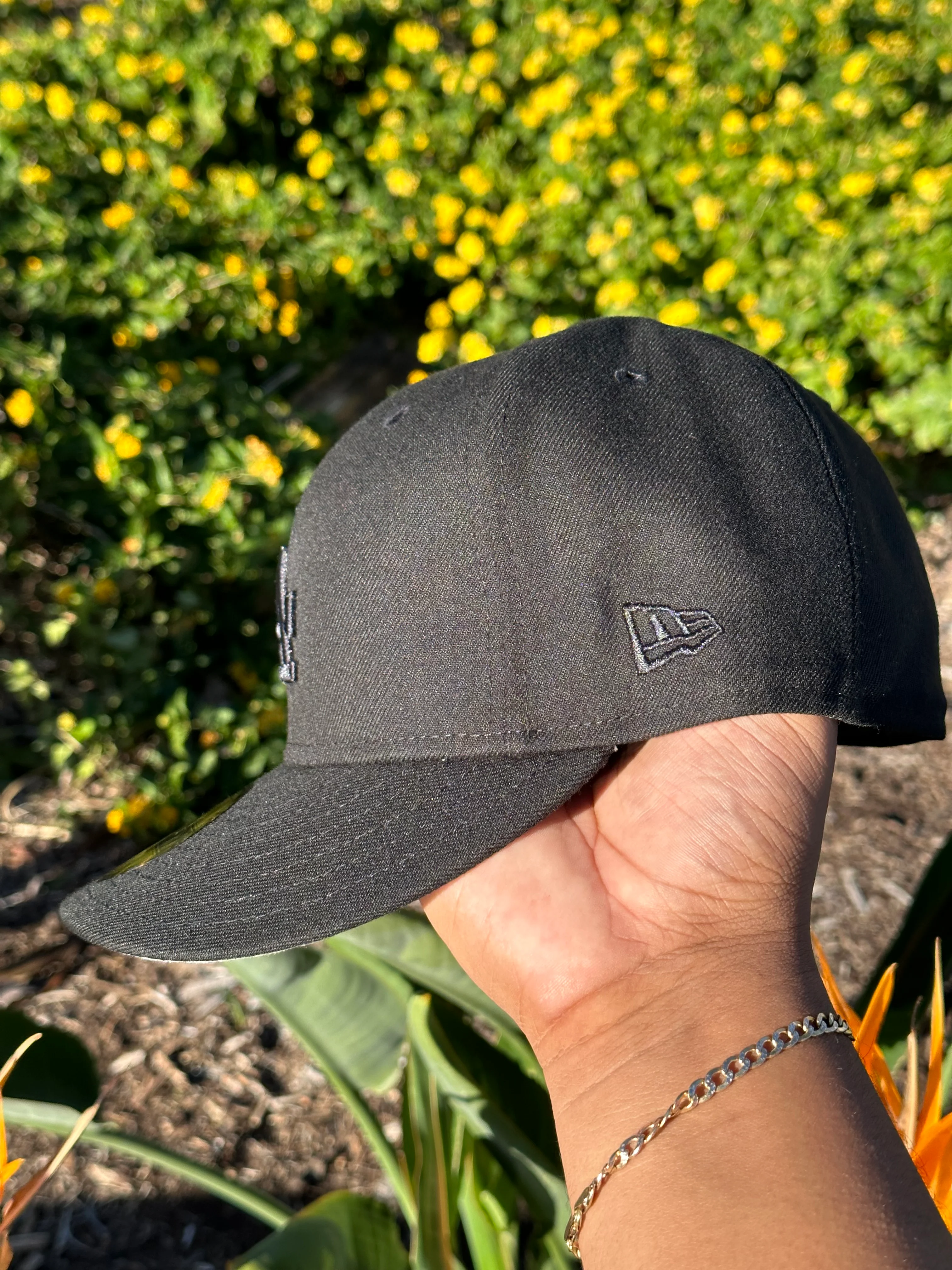 NEW ERA EXCLUSIVE 59FIFTY BLACKED OUT LOS ANGELES DODGERS - Image 4