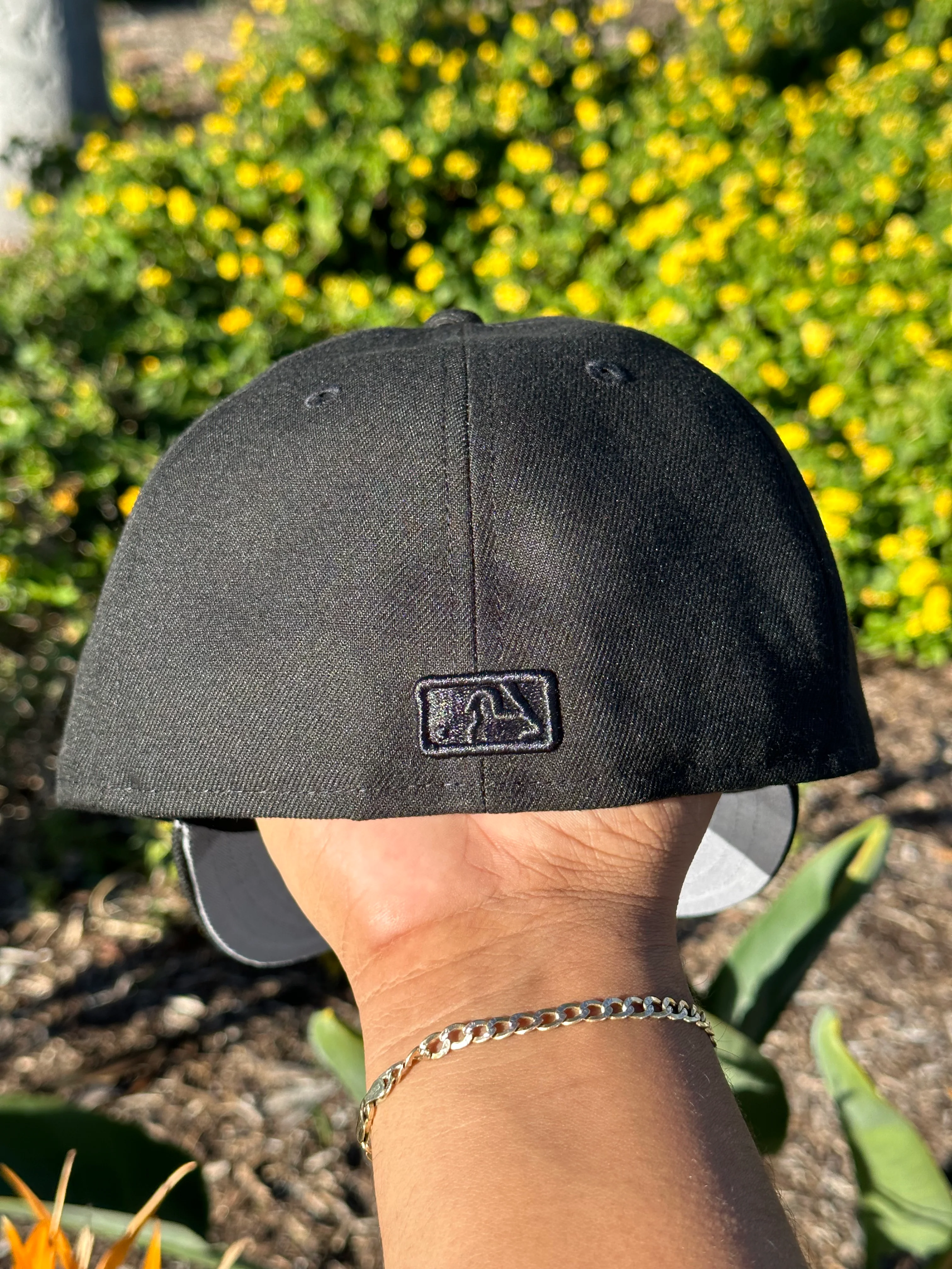 NEW ERA EXCLUSIVE 59FIFTY BLACKED OUT LOS ANGELES DODGERS - Image 5