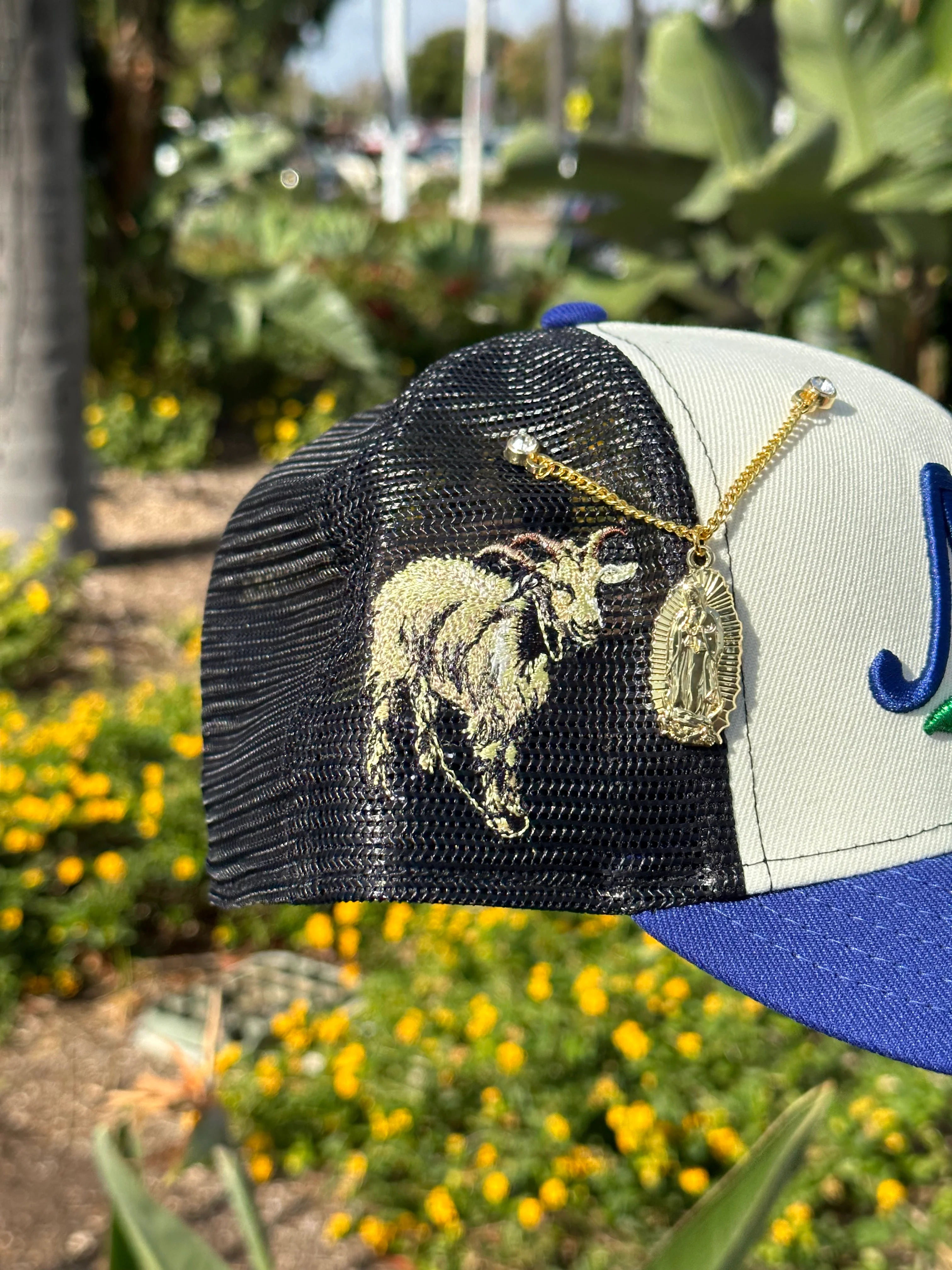 NEW ERA EXCLUSIVE 59FIFTY CHROME WHITE/BLUE MEXICO SCRIPT MESHBACK W/ THE GOAT PATCH - Image 5