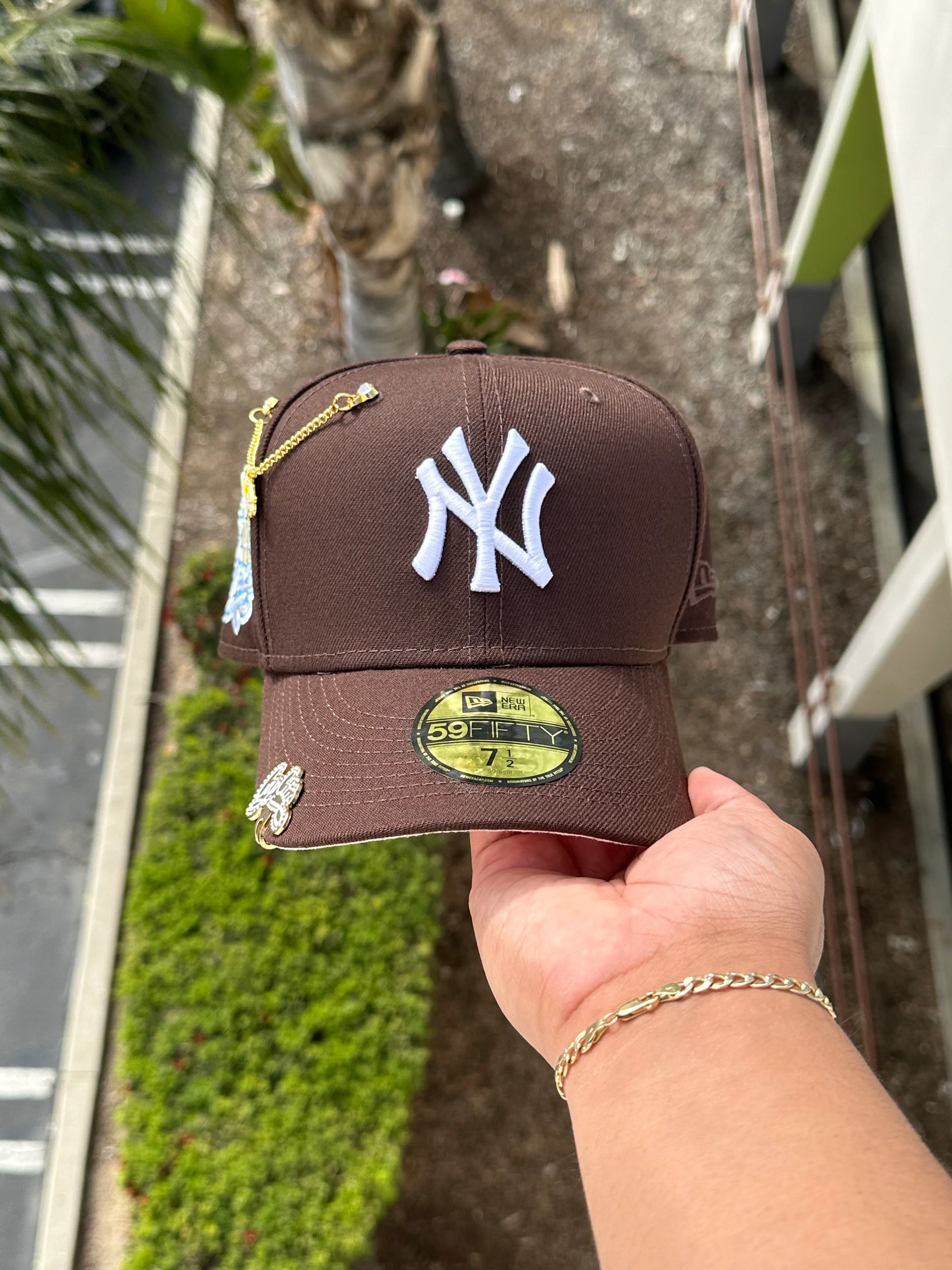 NEW ERA EXCLUSIVE 59FIFTY BROWN NEW YORK YANKEES W/ 1999 WORLD SERIES PATCH - Image 3