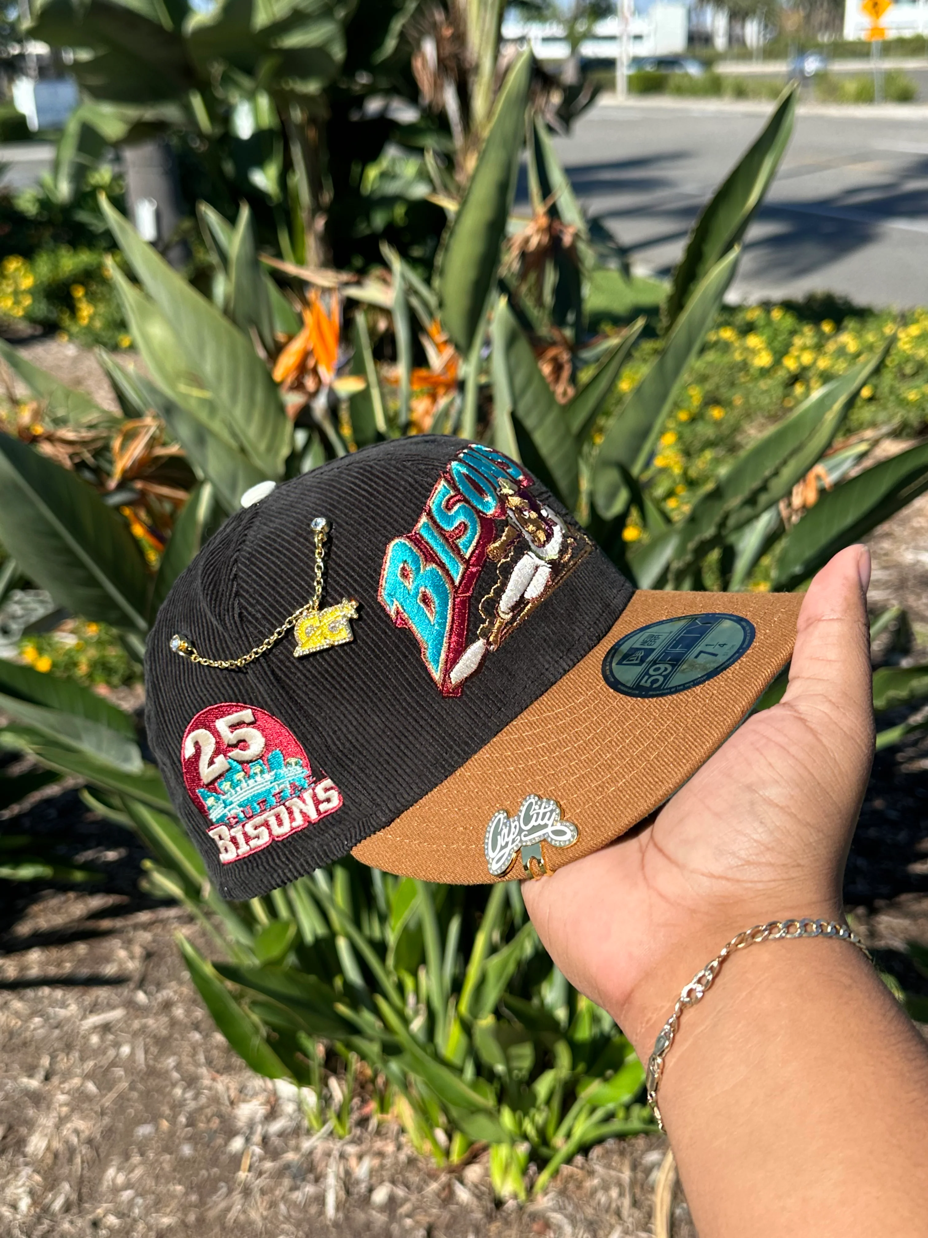 NEW ERA EXCLUSIVE 59FIFTY CORDUROY/KAHKI BUFFALO BISONS W/ 25TH ANNIVERSARY PATCH - Image 4