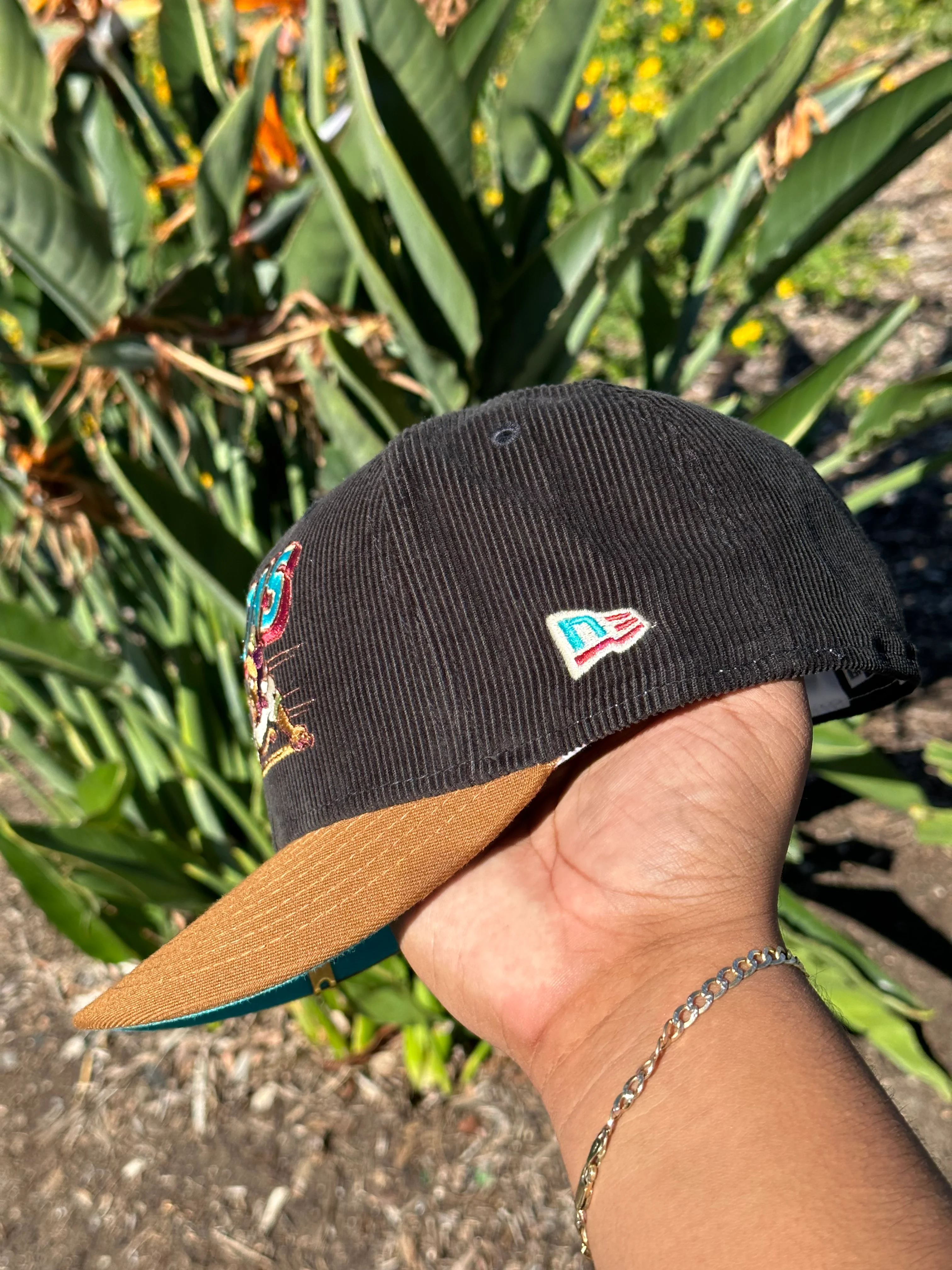 NEW ERA EXCLUSIVE 59FIFTY CORDUROY/KAHKI BUFFALO BISONS W/ 25TH ANNIVERSARY PATCH - Image 6