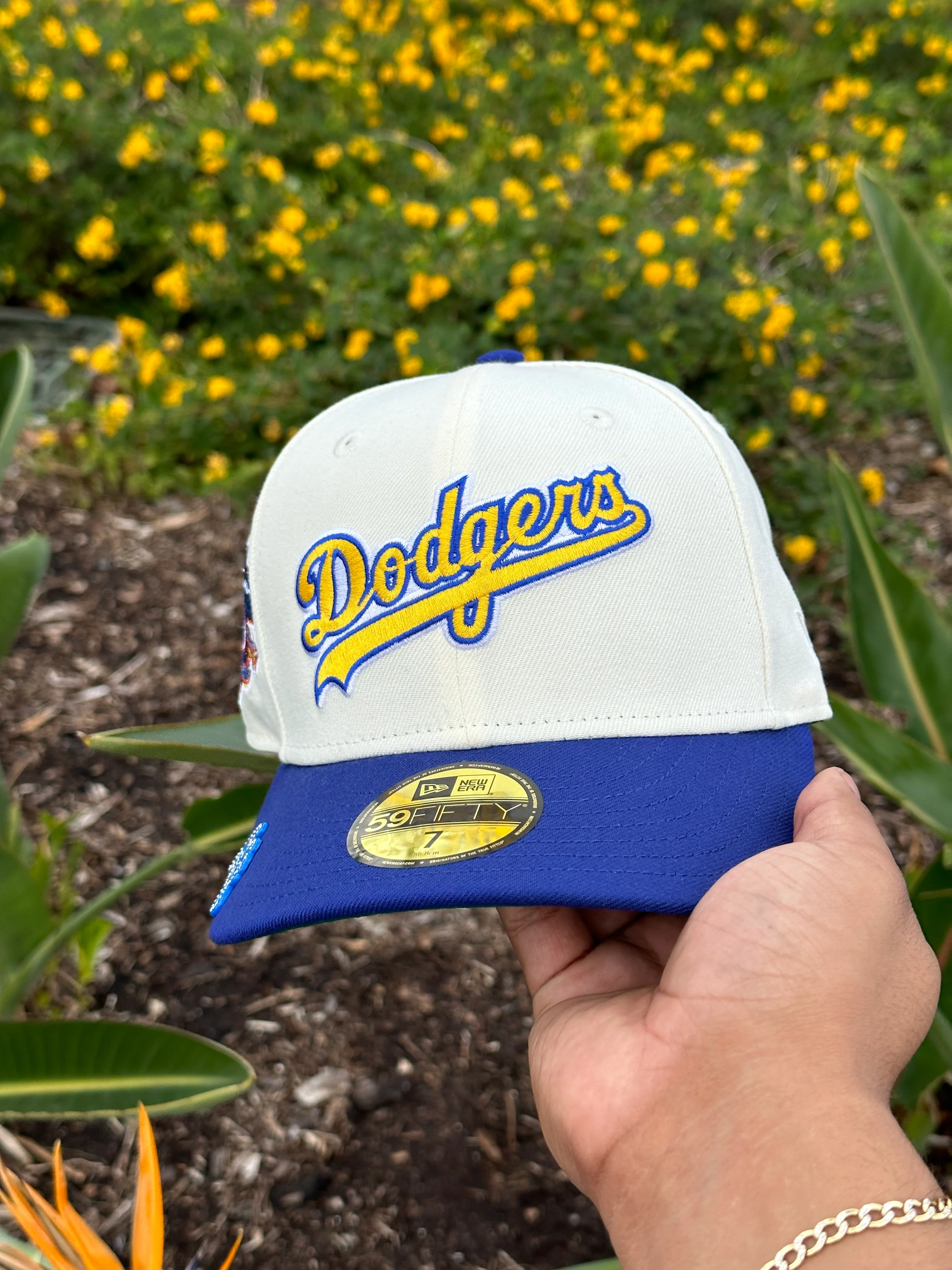 NEW ERA EXCLUSIVE 59FIFTY CHROME WHITE/BLUE LOS ANGELES DODGERS SCRIPT W/ 50TH ANNIVERSARY SIDE PATCH - Image 3