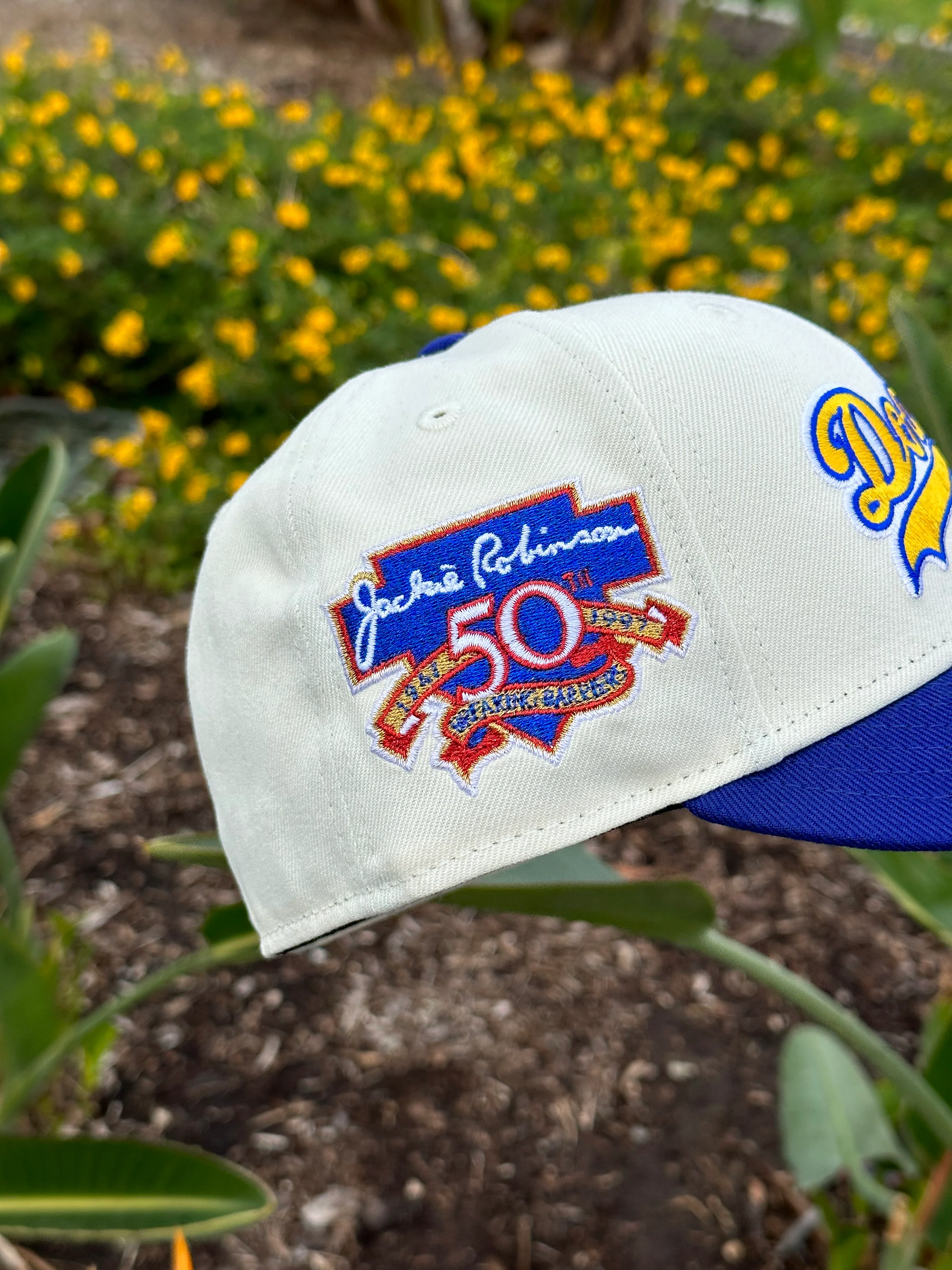 NEW ERA EXCLUSIVE 59FIFTY CHROME WHITE/BLUE LOS ANGELES DODGERS SCRIPT W/ 50TH ANNIVERSARY SIDE PATCH - Image 4