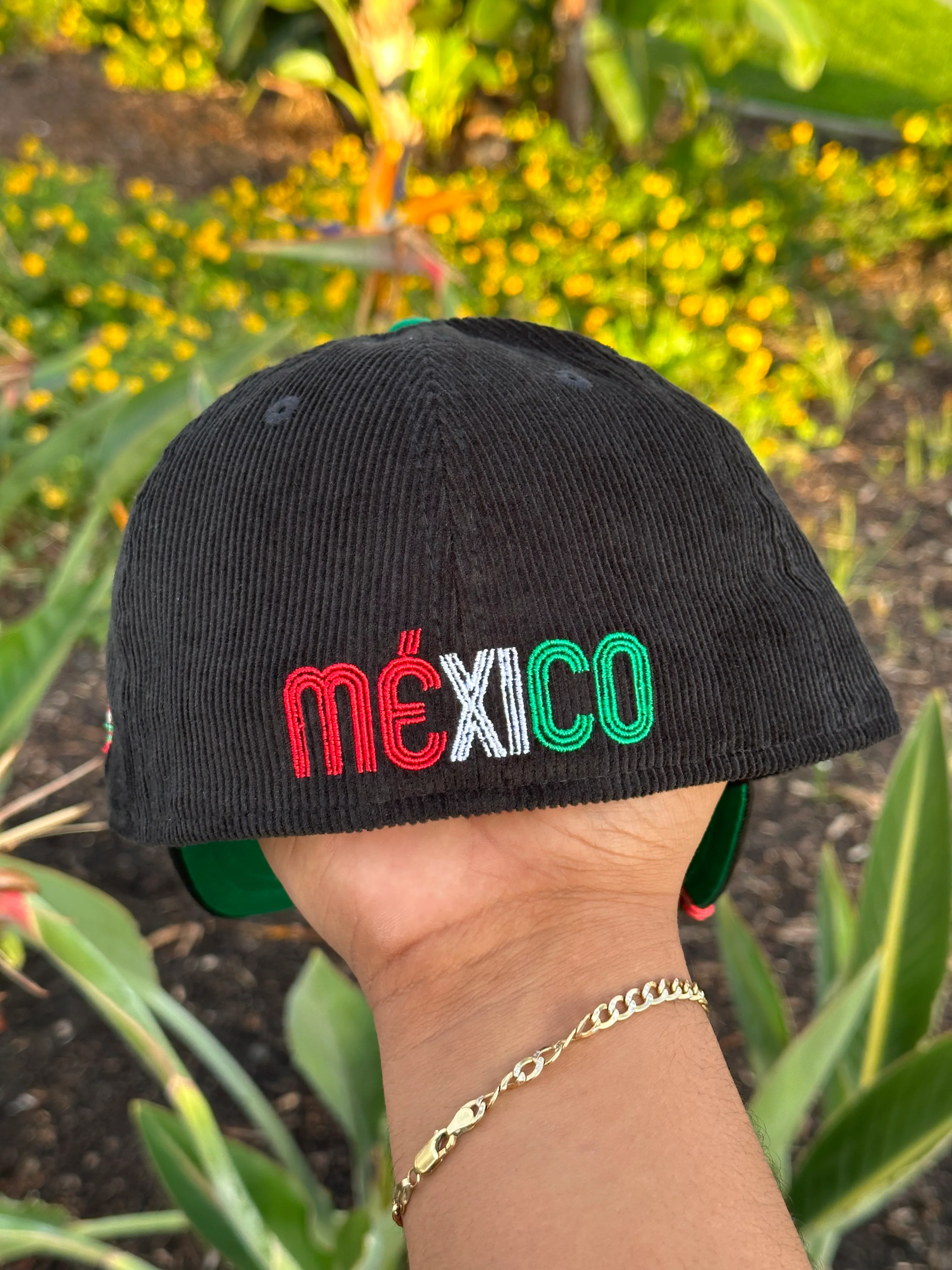 NEW ERA EXCLUSIVE 59FIFTY CORDUROY/BLACK MEXICO TWO TONE W/ MEXICO FLAG SIDE PATCH - Image 6