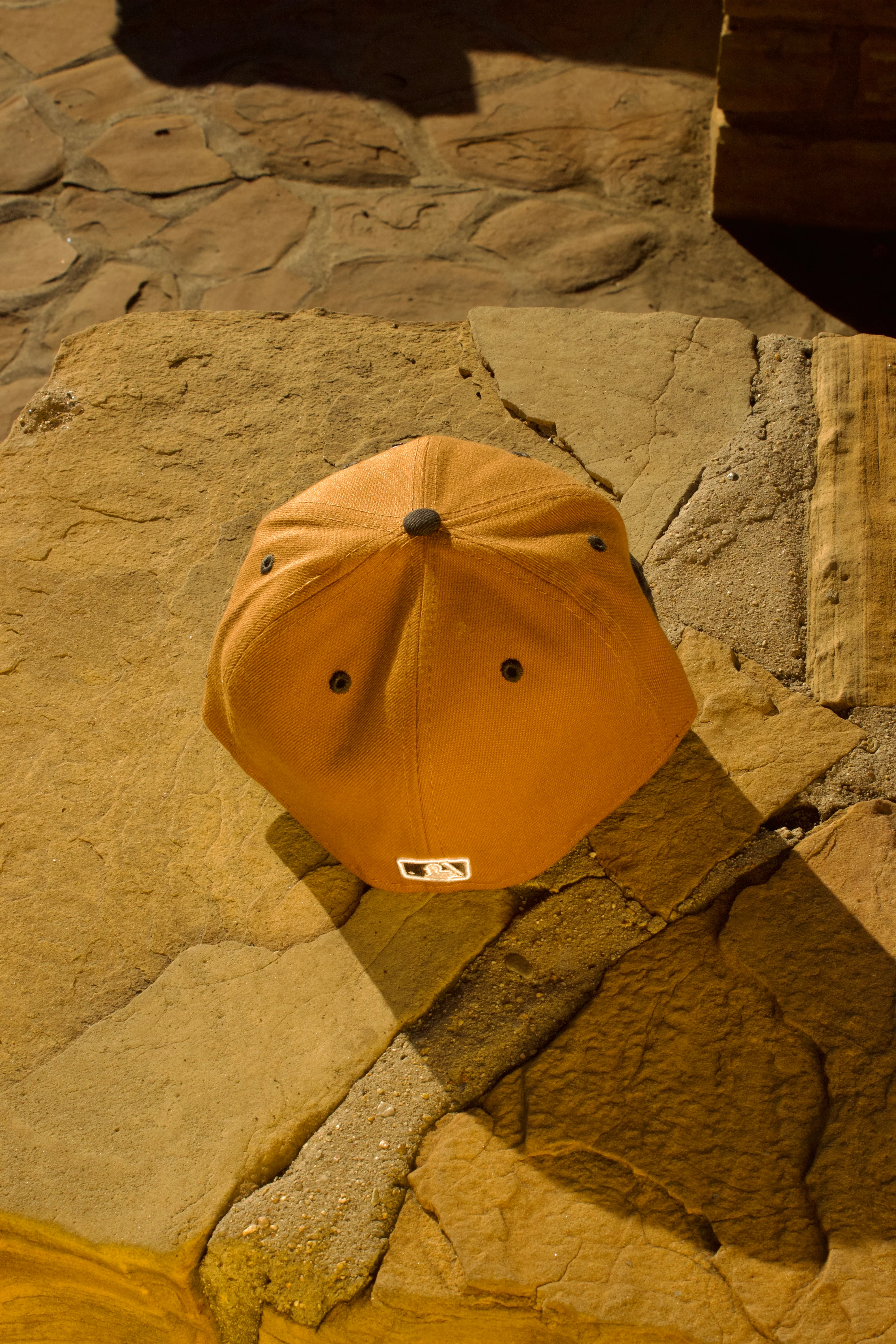 NEW ERA EXCLUSIVE 59FIFTY TAN/GREY PITTSBURGH PIRATES 2TONE COLOR PACK - Image 4