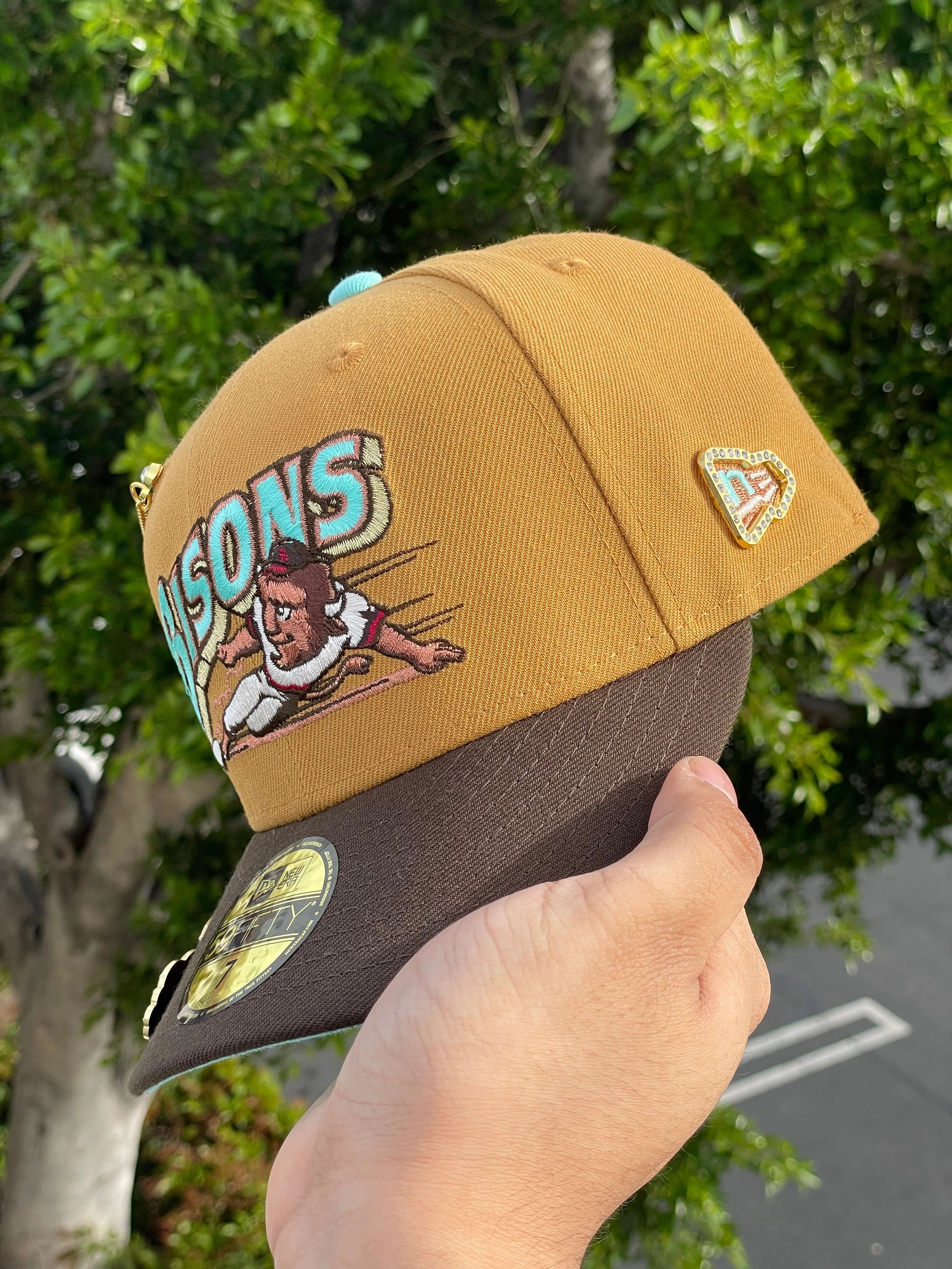 NEW ERA EXCLUSIVE 59FIFTY TAN/WALNUT BUFFALO BISONS W/ HOMETOWN COLLECTION PATCH - Image 3