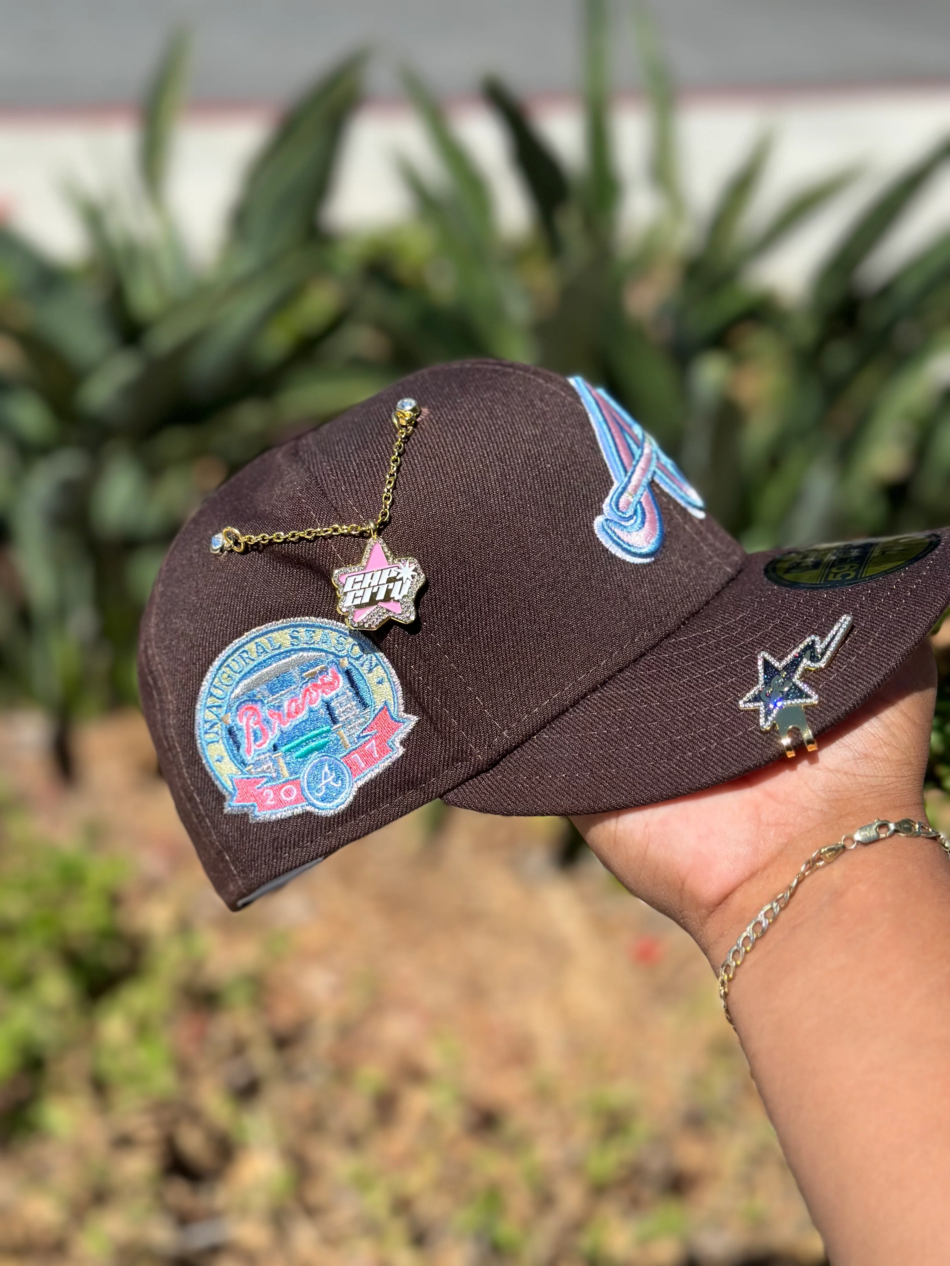 NEW ERA 59FIFTY DARK BROWN ATLANTA BRAVES W/ 2017 INAUGURAL SEASON SIDE PATCH - Image 4