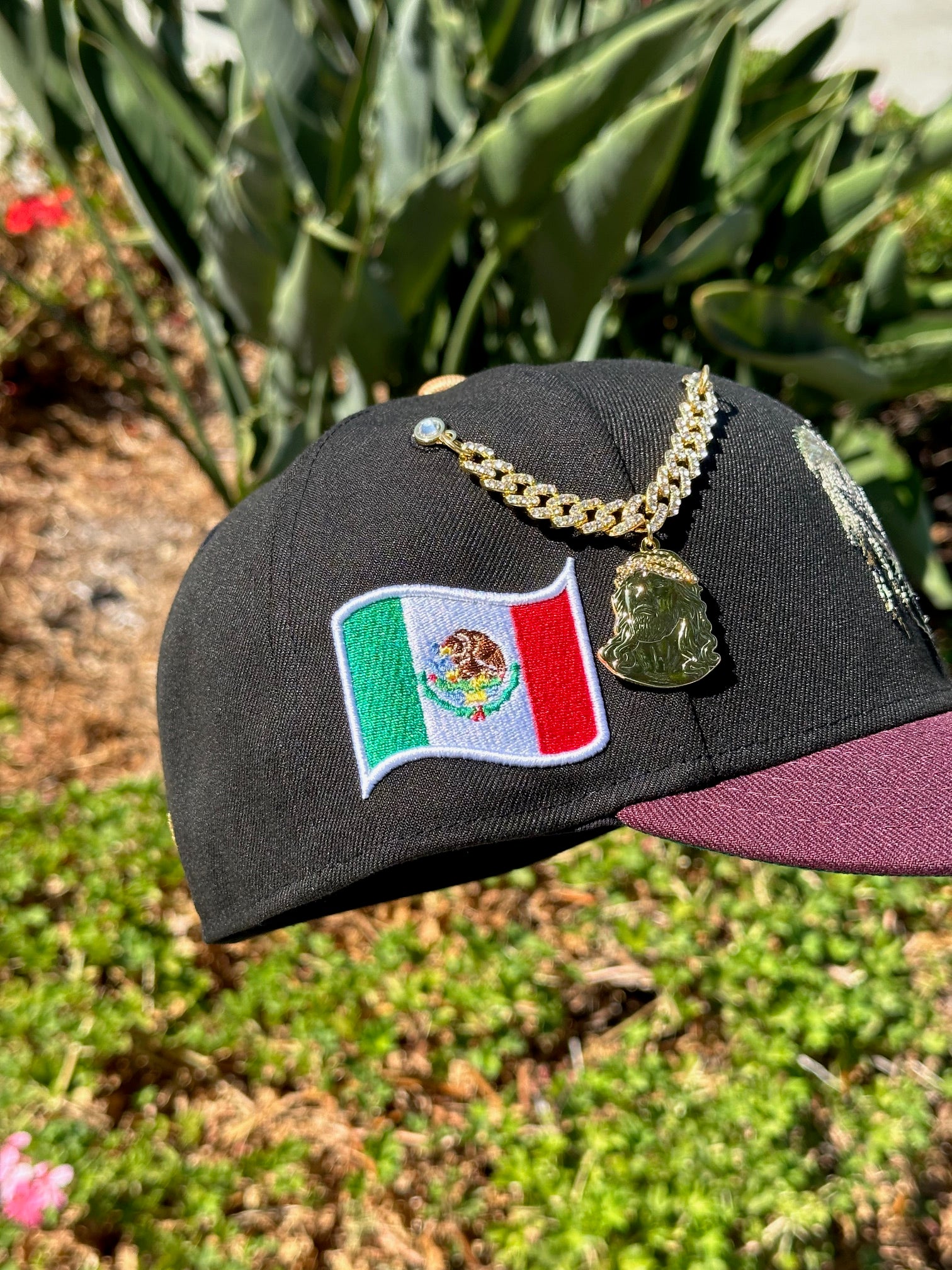 NEW ERA EXCLUSIVE 59FIFTY BLACK/BURGUNDY MEXICO "THE GOAT" W/ MEXICO FLAG PATCH - Image 4