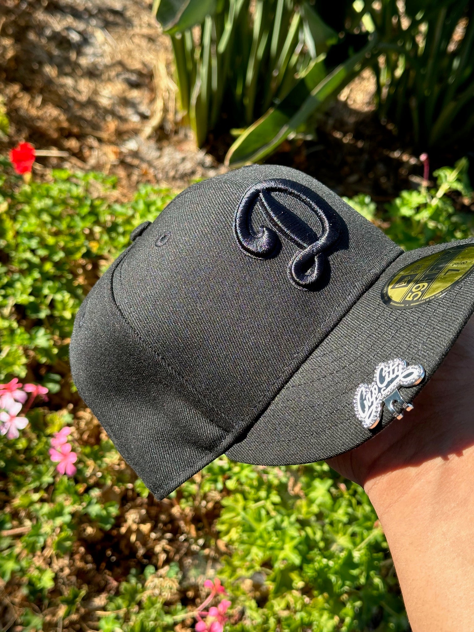 NEW ERA EXCLUSIVE 59FIFTY BLACKED OUT LOS ANGELES DODGERS - Image 4