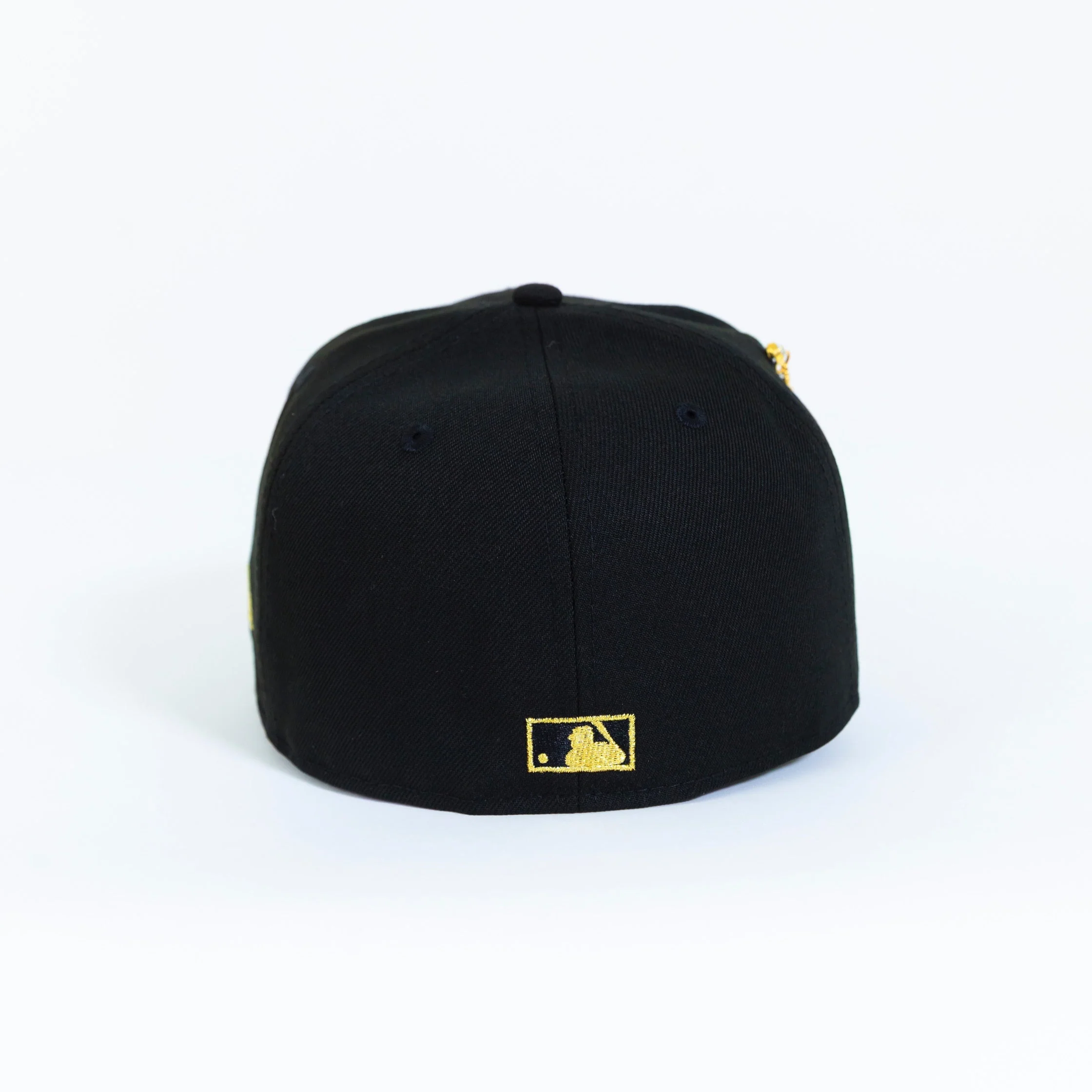 NEW ERA EXCLUSIVE 59FIFTY BLACK NEW YORK YANKEES W/ 1949 WORLD SERIES SIDE PATCH - Image 4