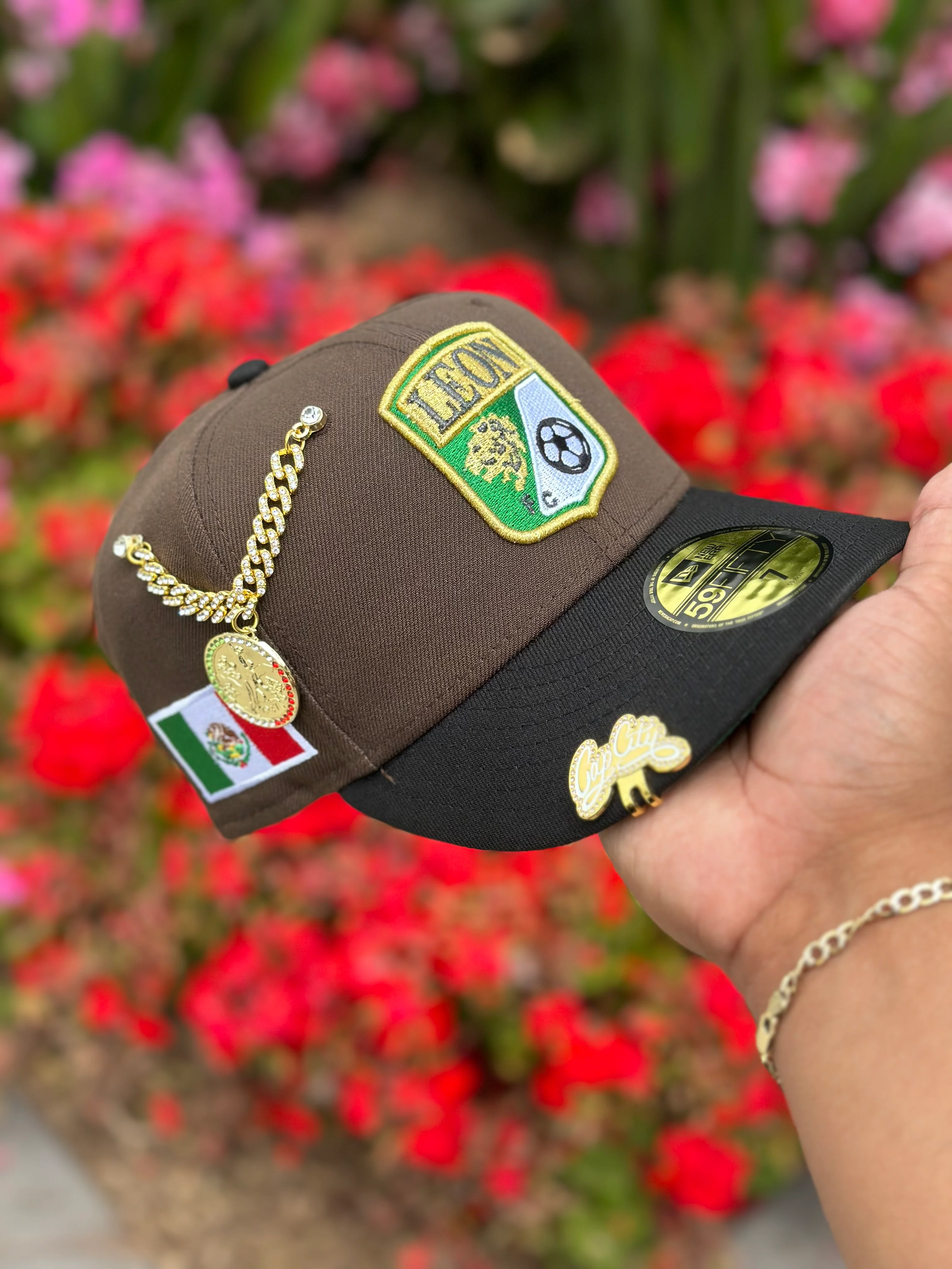 NEW ERA EXCLUSIVE 59FIFTY MOCHA/BLACK "CLUB LEON" W/ MEXICO FLAG SIDE PATCH - Image 3