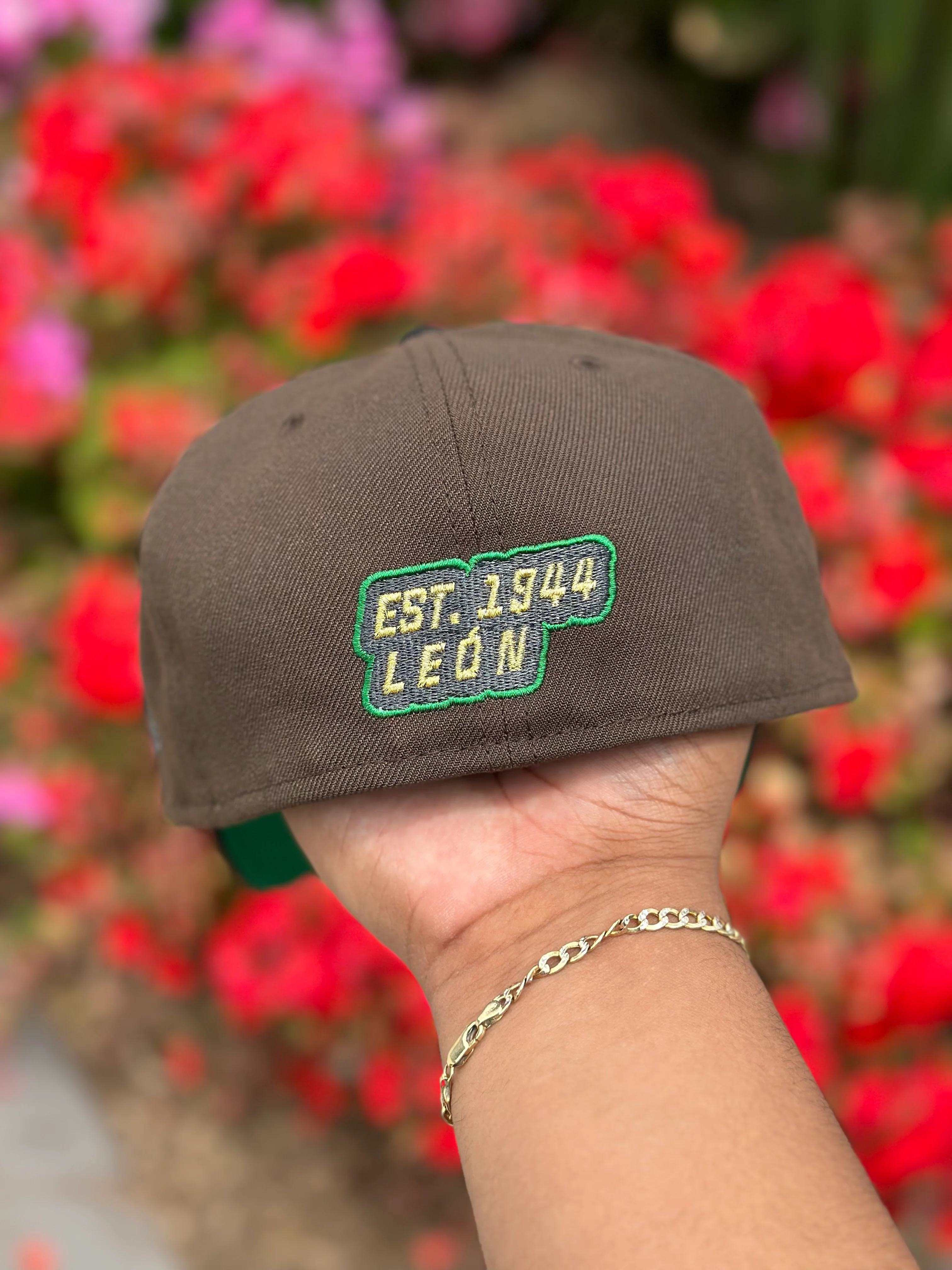 NEW ERA EXCLUSIVE 59FIFTY MOCHA/BLACK "CLUB LEON" W/ MEXICO FLAG SIDE PATCH - Image 6