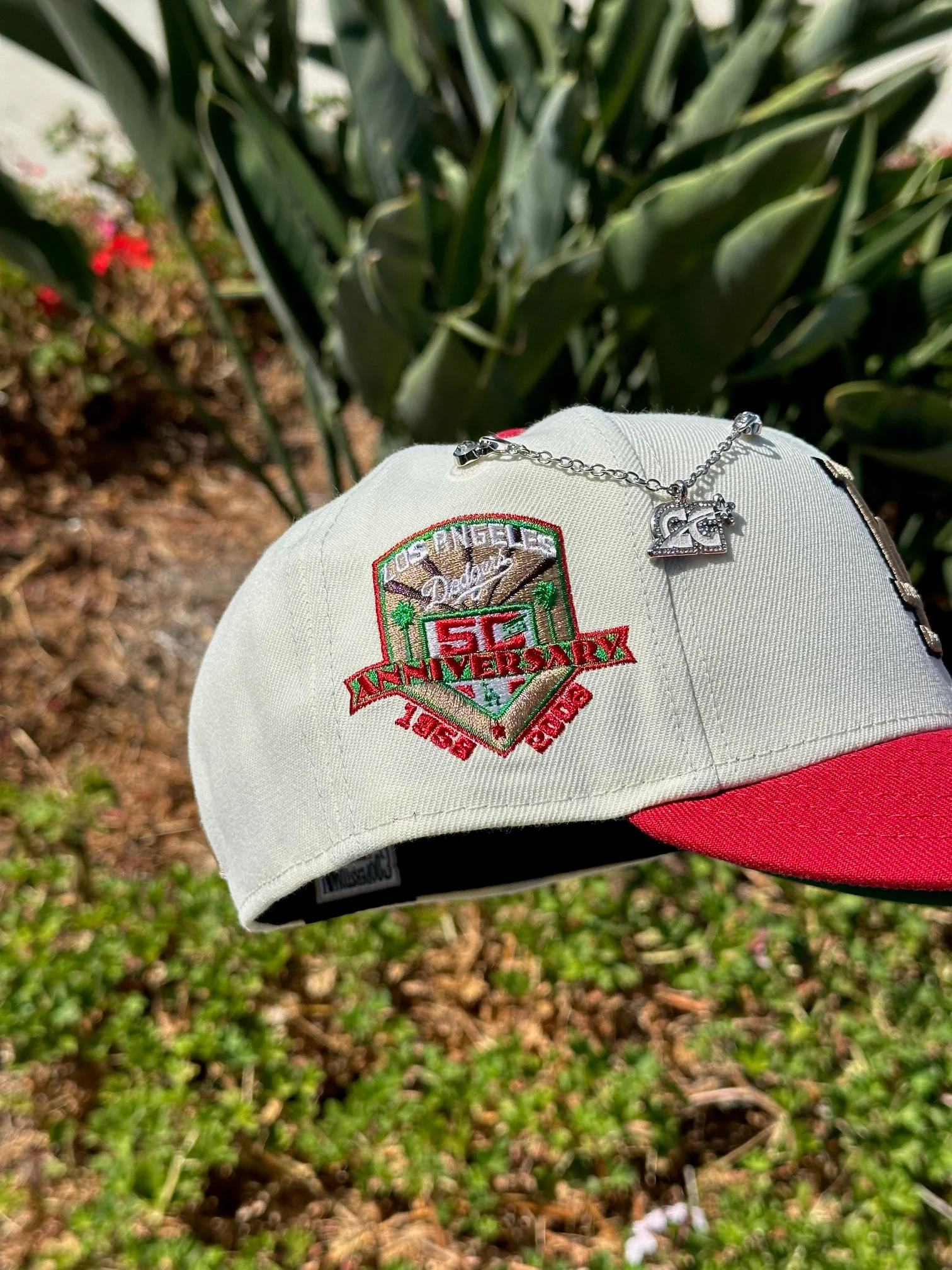 NEW ERA EXCLUSIVE 59FIFTY CHROME WHITE/RED LOS ANGELES DODGERS W/ 50TH ANNIVERSARY SIDE PATCH - Image 4