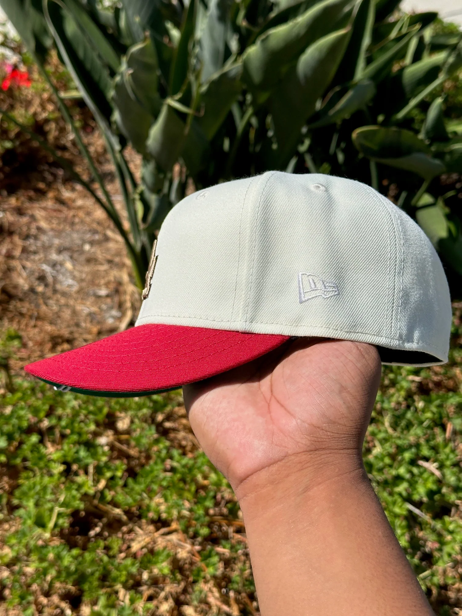 NEW ERA EXCLUSIVE 59FIFTY CHROME WHITE/RED LOS ANGELES DODGERS W/ 50TH ANNIVERSARY SIDE PATCH - Image 5