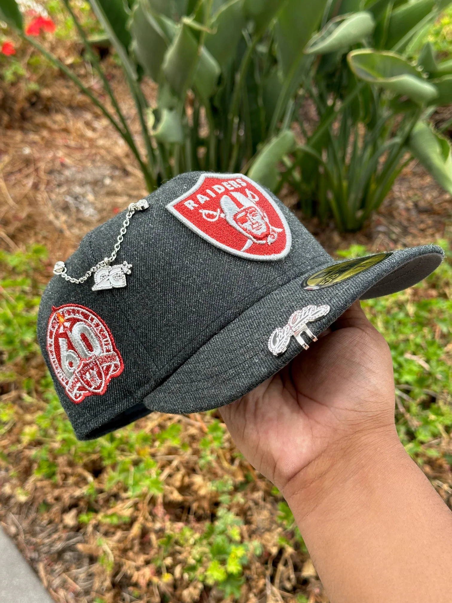 NEW ERA EXCLUSIVE 59FIFTY GREY WOOL LAS VEGAS RAIDERS W/ 60TH ANNIVERSARY SIDE PATCH - Image 3