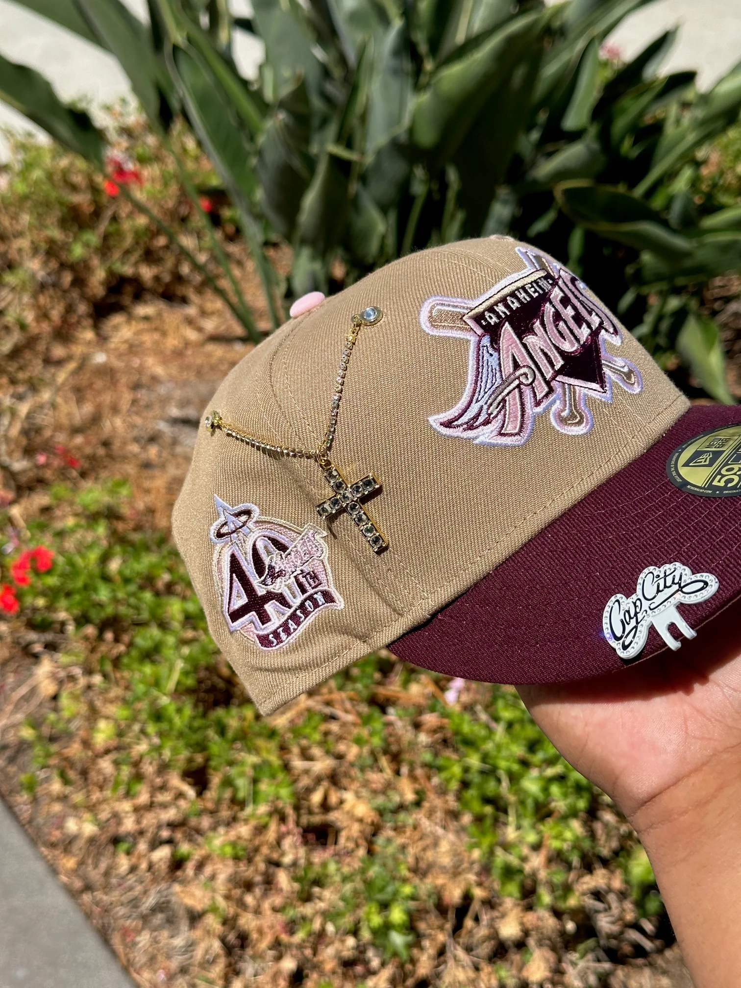 NEW ERA EXCLUSIVE 59FIFTY KHAKI/BURGUNDY ANAHEIM ANGELS W/ 40TH ANNIVERSARY SIDE PATCH - Image 3