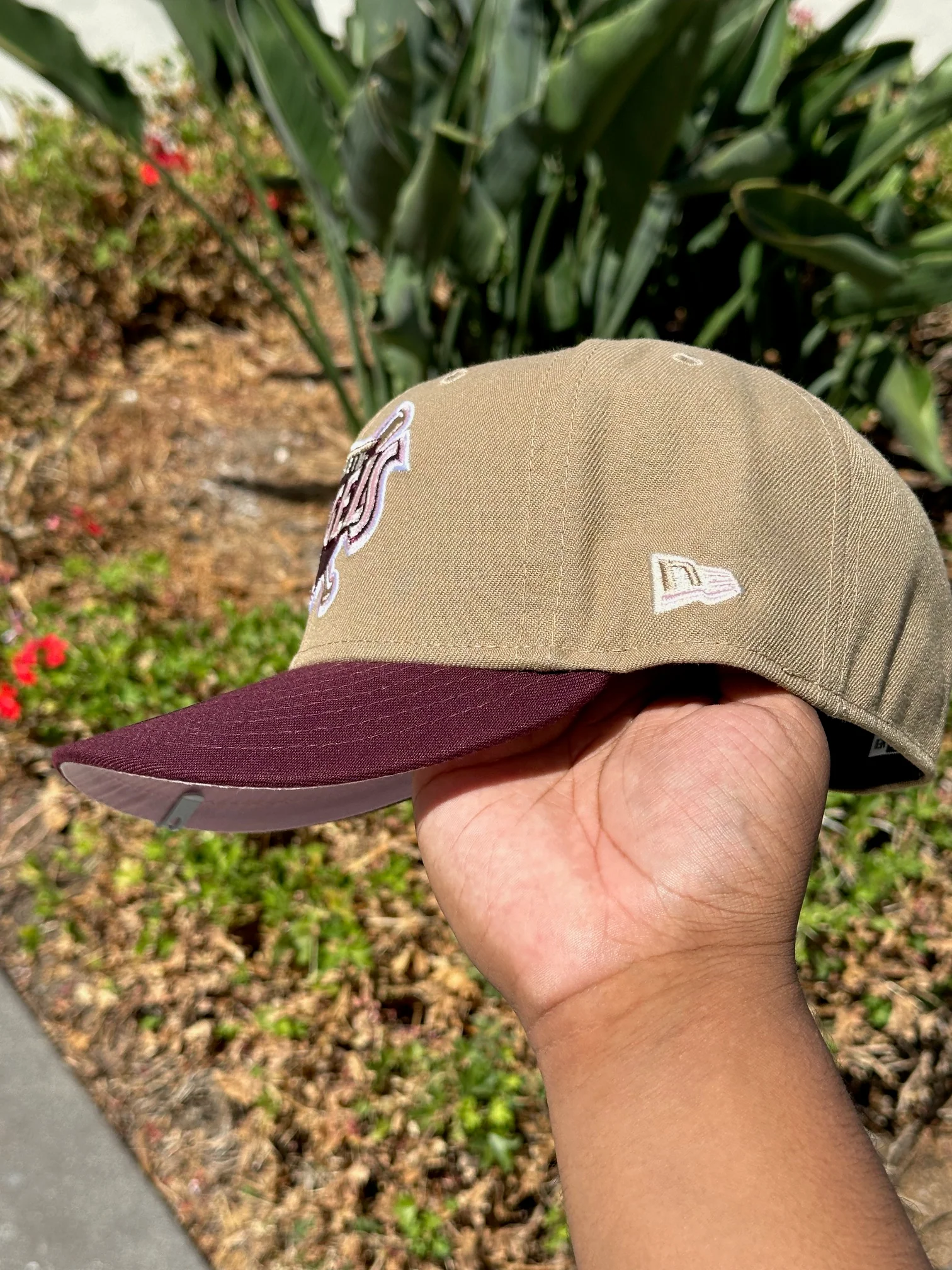 NEW ERA EXCLUSIVE 59FIFTY KHAKI/BURGUNDY ANAHEIM ANGELS W/ 40TH ANNIVERSARY SIDE PATCH - Image 5