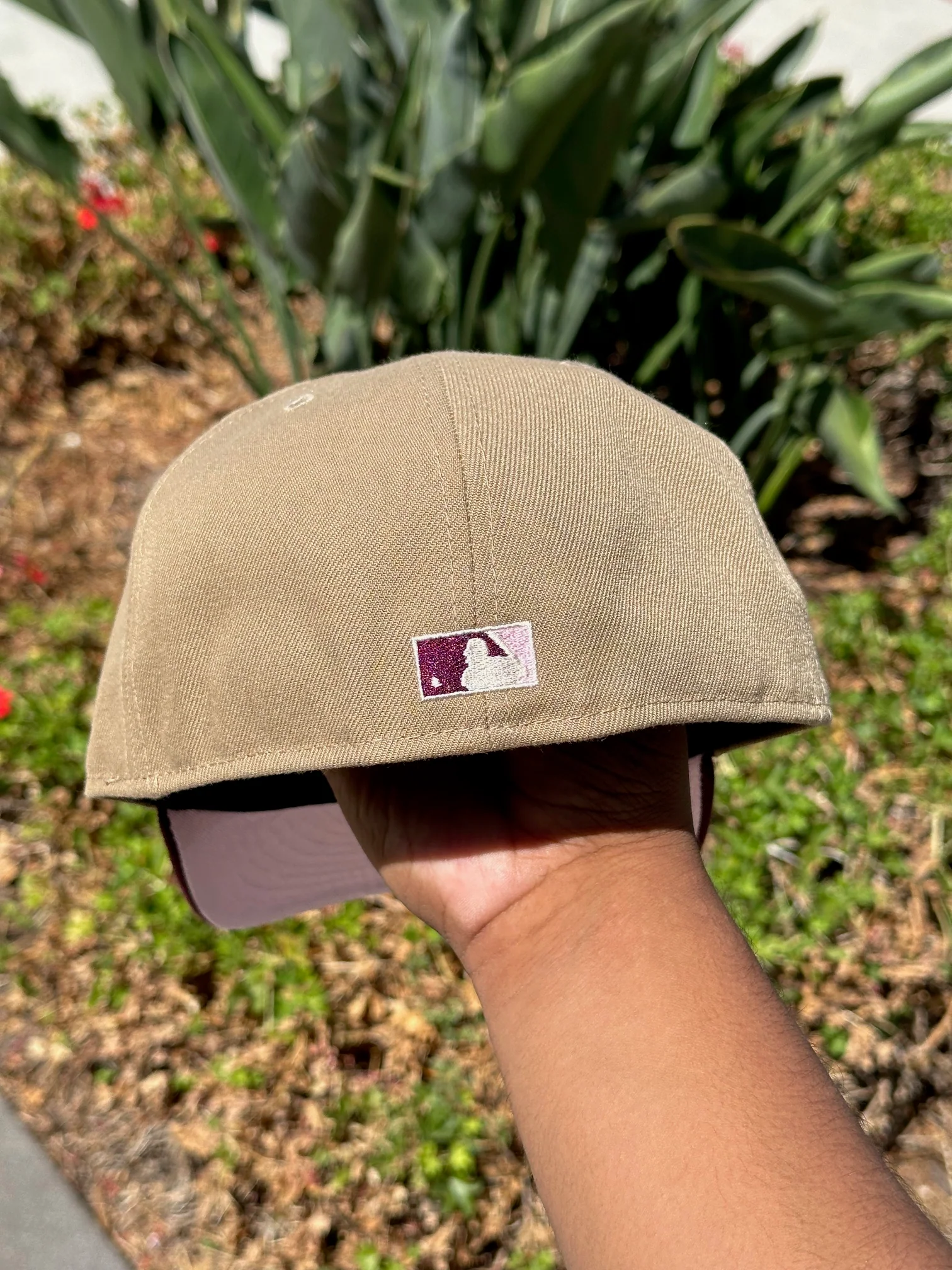 NEW ERA EXCLUSIVE 59FIFTY KHAKI/BURGUNDY ANAHEIM ANGELS W/ 40TH ANNIVERSARY SIDE PATCH - Image 6