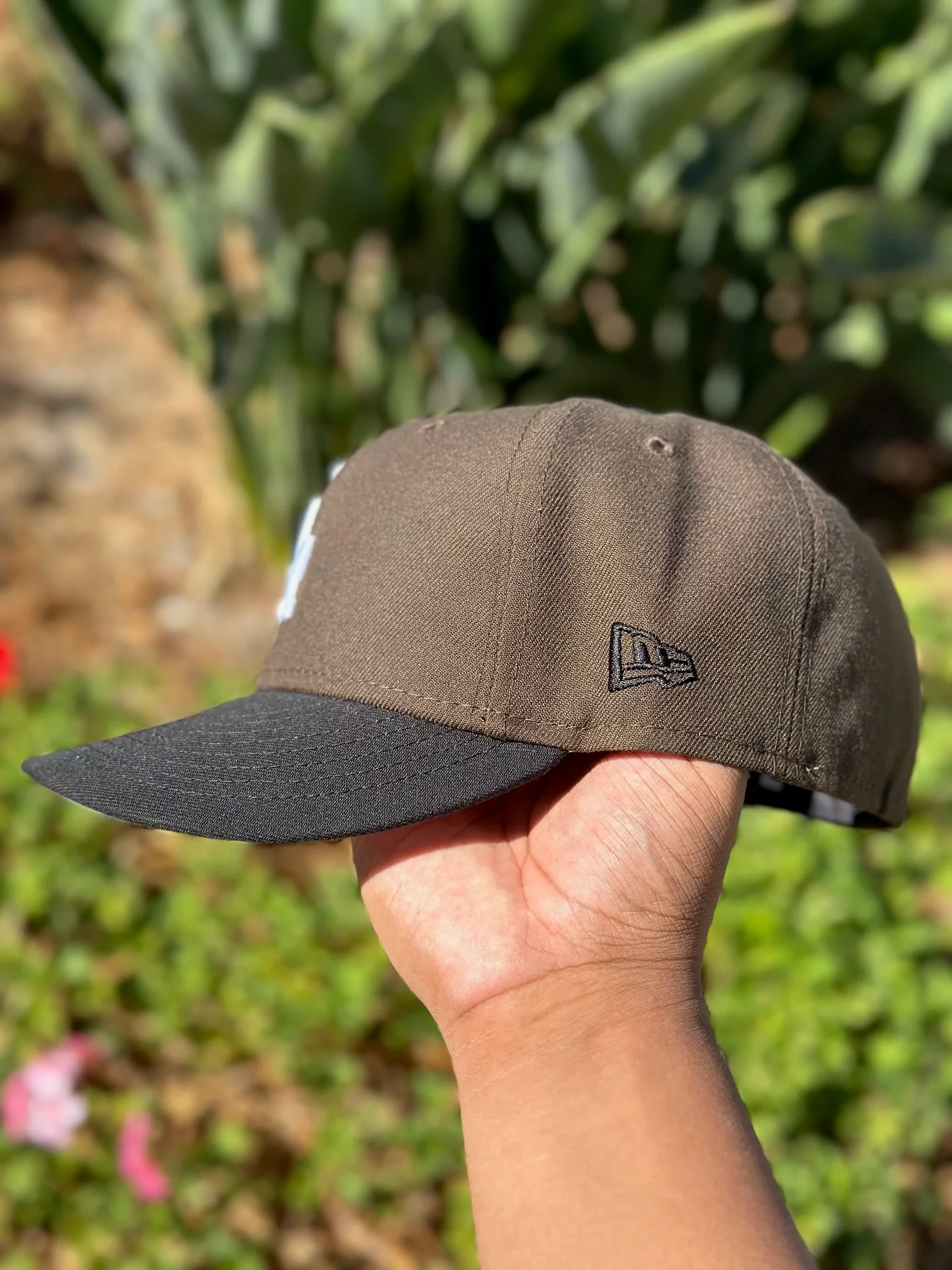 NEW ERA EXCLUSIVE 59FIFTY MOCHA/BLACK LOS ANGELES DODGERS W/ 60TH ANNIVERSARY SIDE PATCH - Image 4