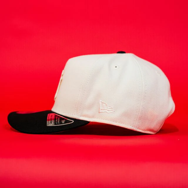 NEW ERA EXCLUSIVE 9FIFTY A-FRAME CHROME/ BLACK NEW YORK YANKEES SNAPBACK W/ YANKEE STADIUM SIDE PATCH - Image 3