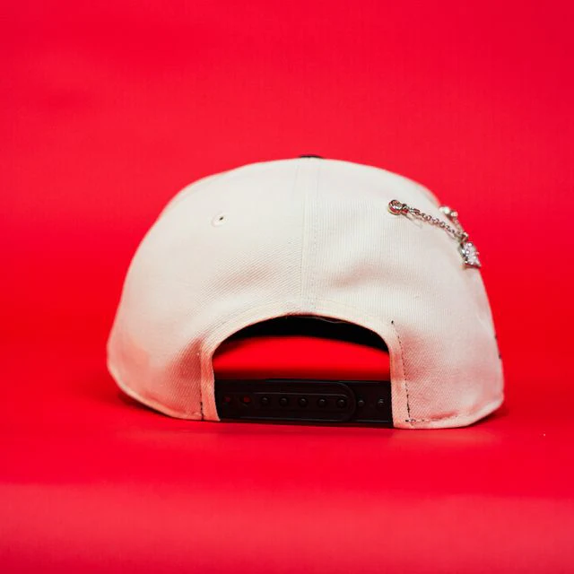 NEW ERA EXCLUSIVE 9FIFTY A-FRAME CHROME/ BLACK NEW YORK YANKEES SNAPBACK W/ YANKEE STADIUM SIDE PATCH - Image 4