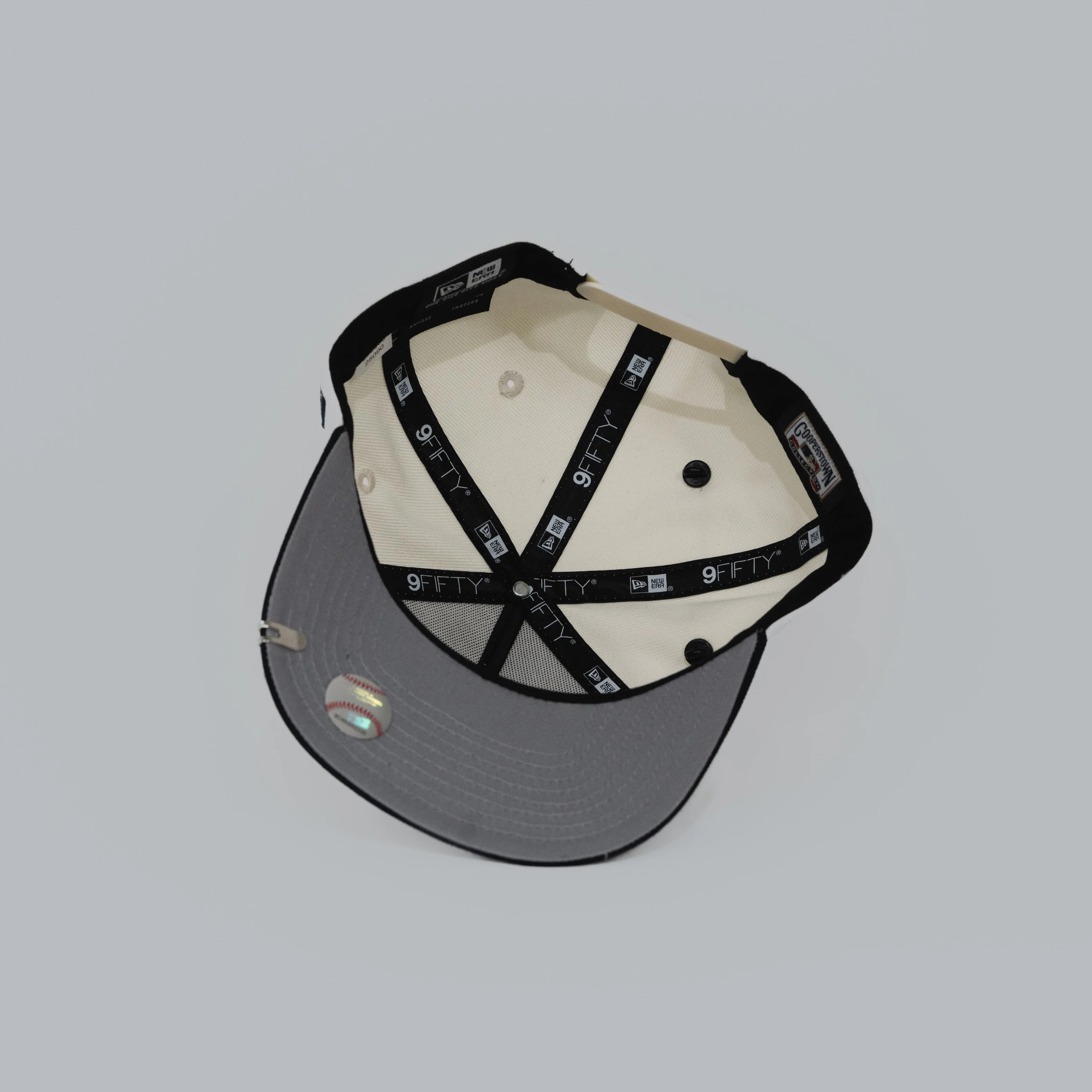 NEW ERA EXCLUSIVE 9FIFTY A-FRAME CHROME/ NAVY NEW YORK YANKEES SNAPBACK W/ 1996 WORLD SERIES SIDE PATCH - Image 5
