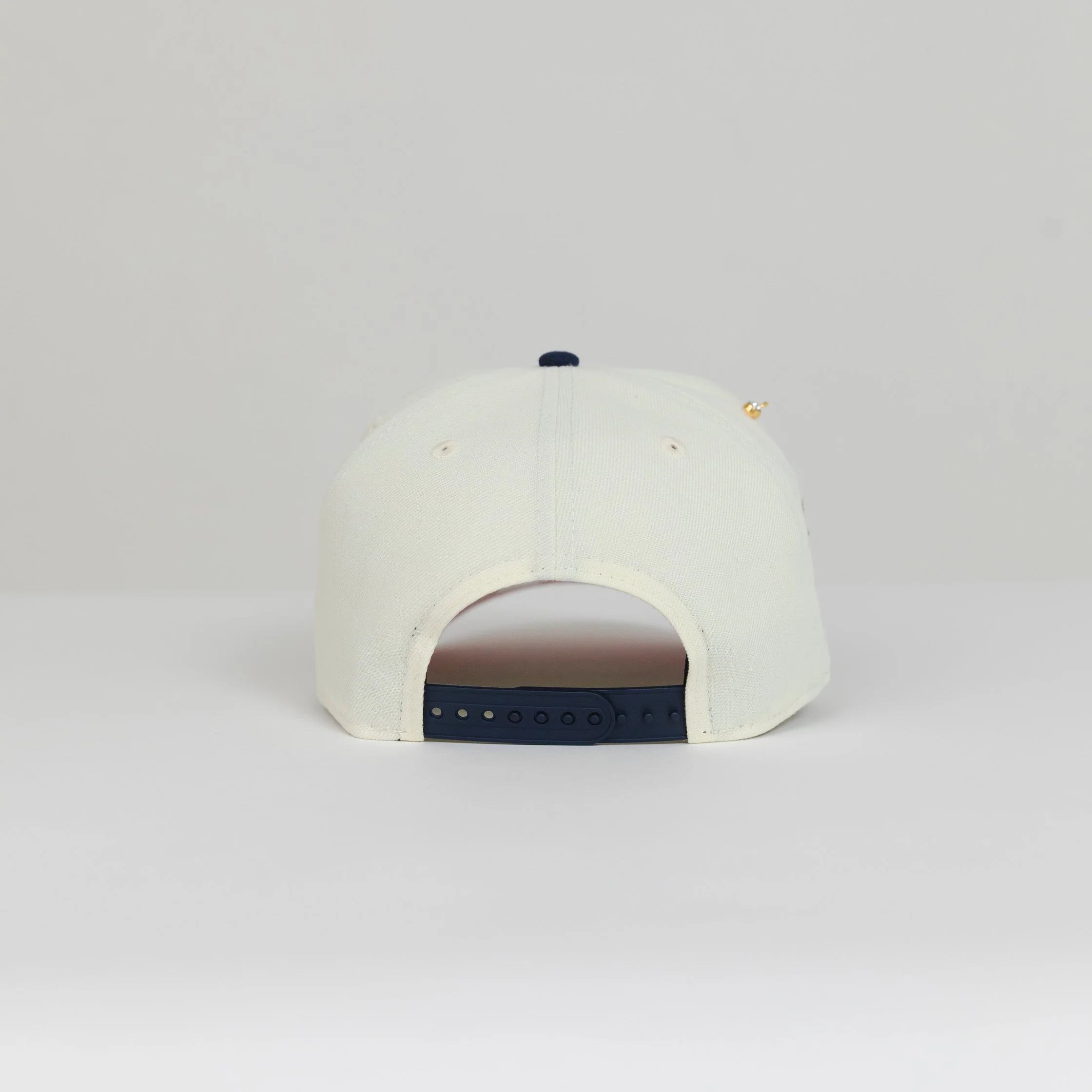 NEW ERA EXCLUSIVE 9FIFTY CHROME/ NAVY ATLANTA BRAVES SNAPBACK W/ 2000 ALL STAR GAME SIDE PATCH - Image 4