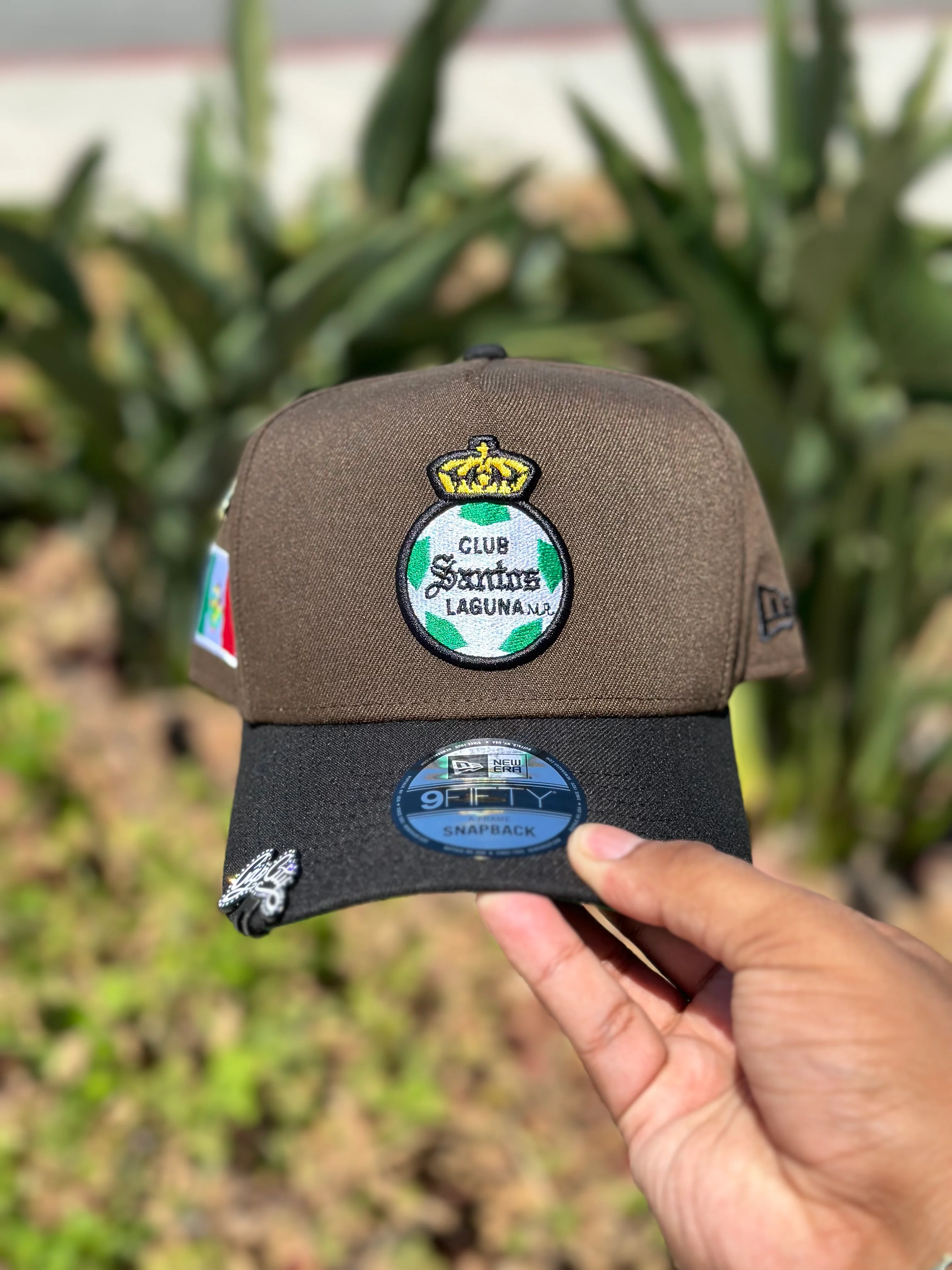 NEW ERA EXCLUSIVE 9FIFTY A-FRAME MOCHA/BLACK "SANTOS LAGUNA" SNAPBACK W/ MEXICO FLAG SIDE PATCH - Image 5