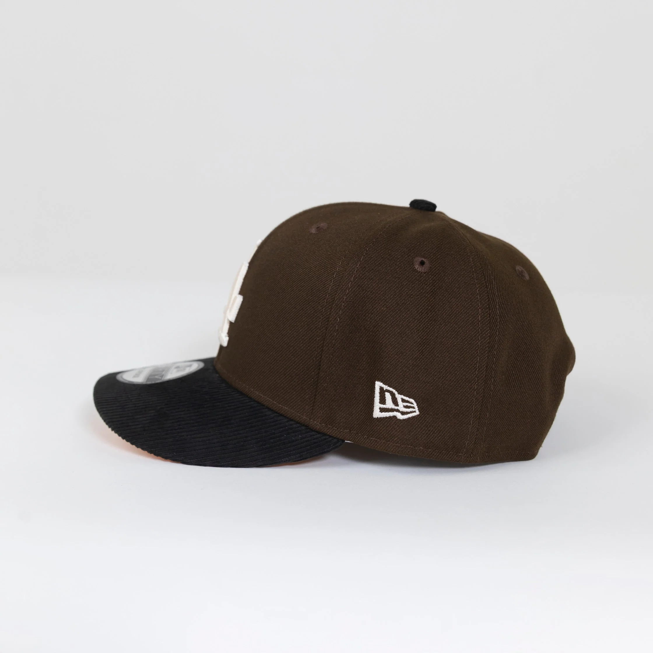 NEW ERA EXCLUSIVE 9FIFTY BROWN/ CORDUROY LOS ANGELES DODGERS SNAPBACK W/ 50TH ANNIVERSARY PATCH - Image 3