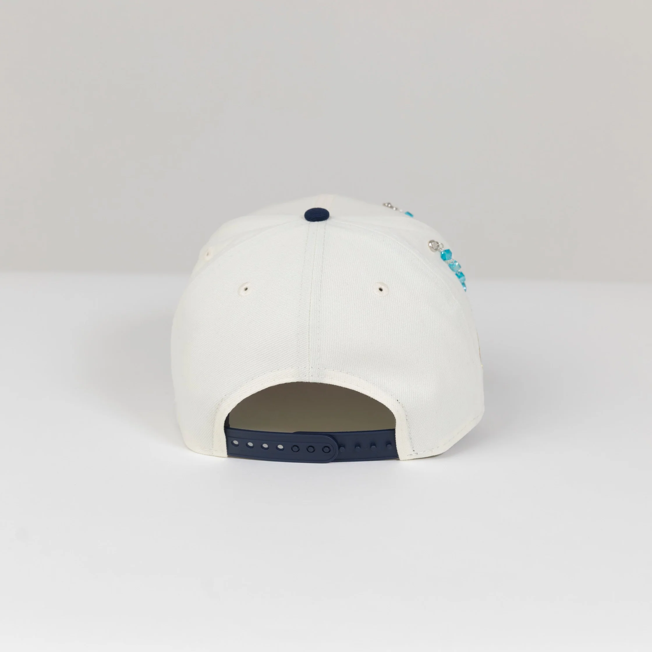 NEW ERA EXCLUSIVE 9FIFTY CHROME/ NAVY NEW YORK YANKEES SNAPBACK W/ ALL STAR GAME SIDE PATCH - Image 4