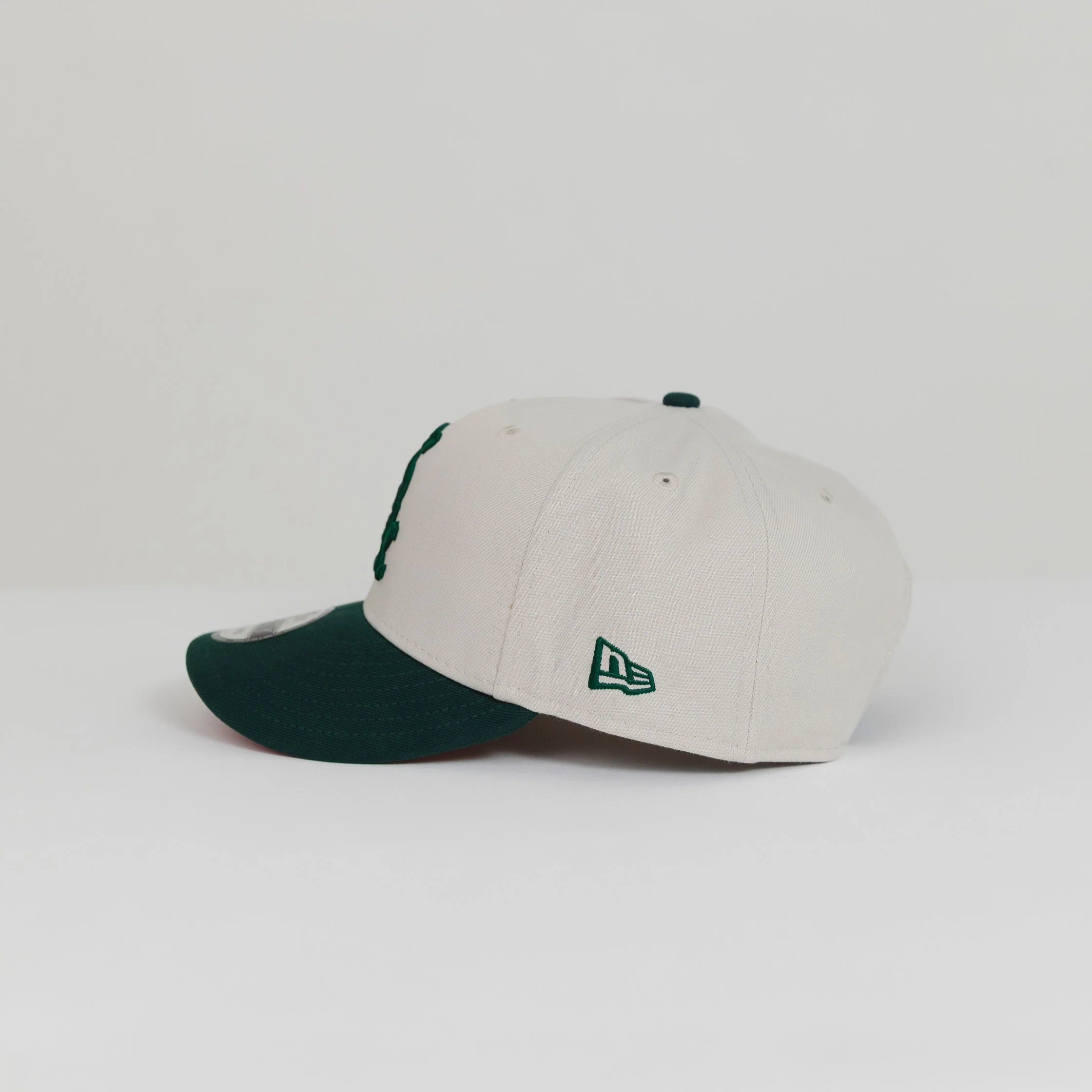NEW ERA EXCLUSIVE 9FIFTY STONE GREY/ PINE GREEN CHICAGO WHITE SOX SNAPBACK W/ COMISKEY PARK SIDE PATCH - Image 4